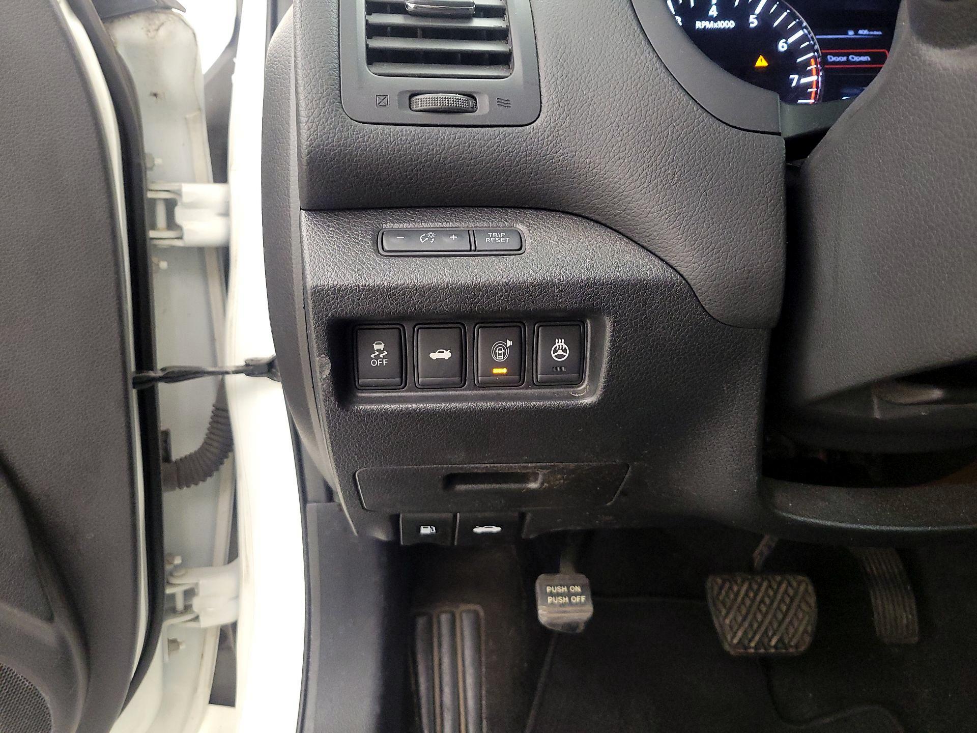 Thumbnail: 2015 Nissan Altima - 13