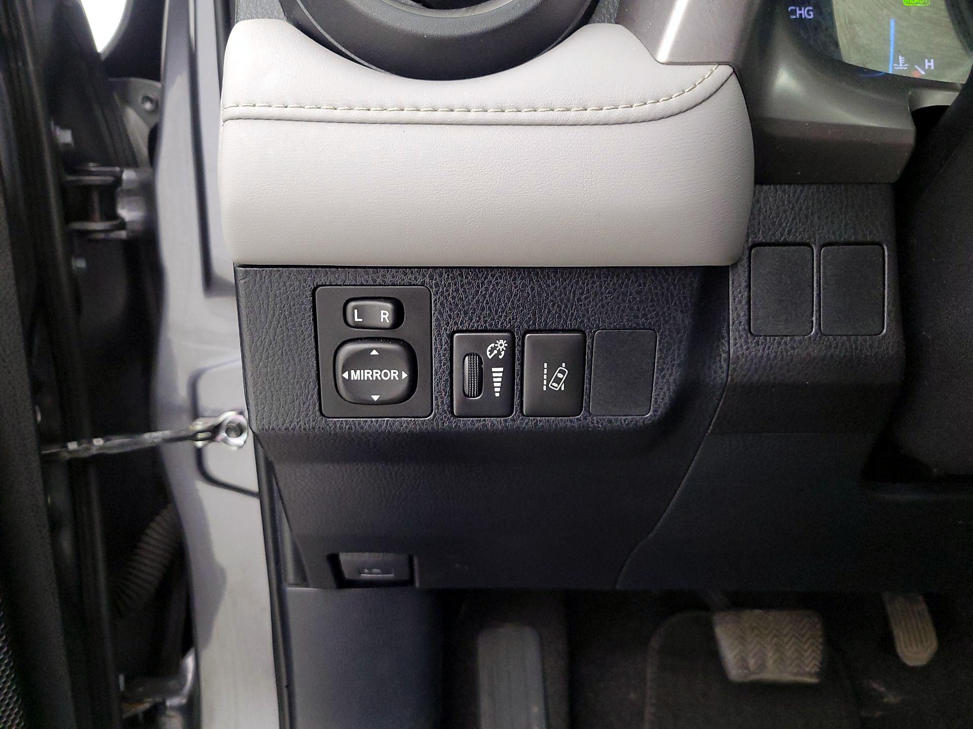 Thumbnail: 2018 Toyota RAV4 - 13