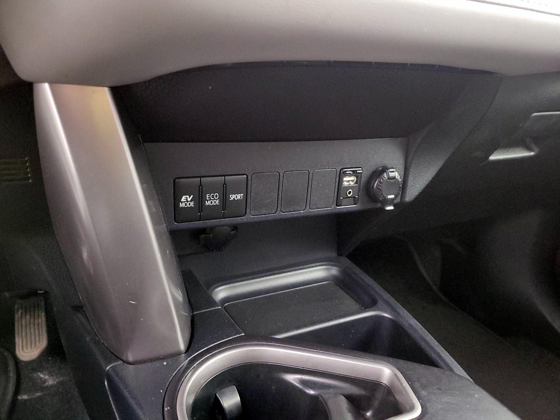 Thumbnail: 2018 Toyota RAV4 - 18