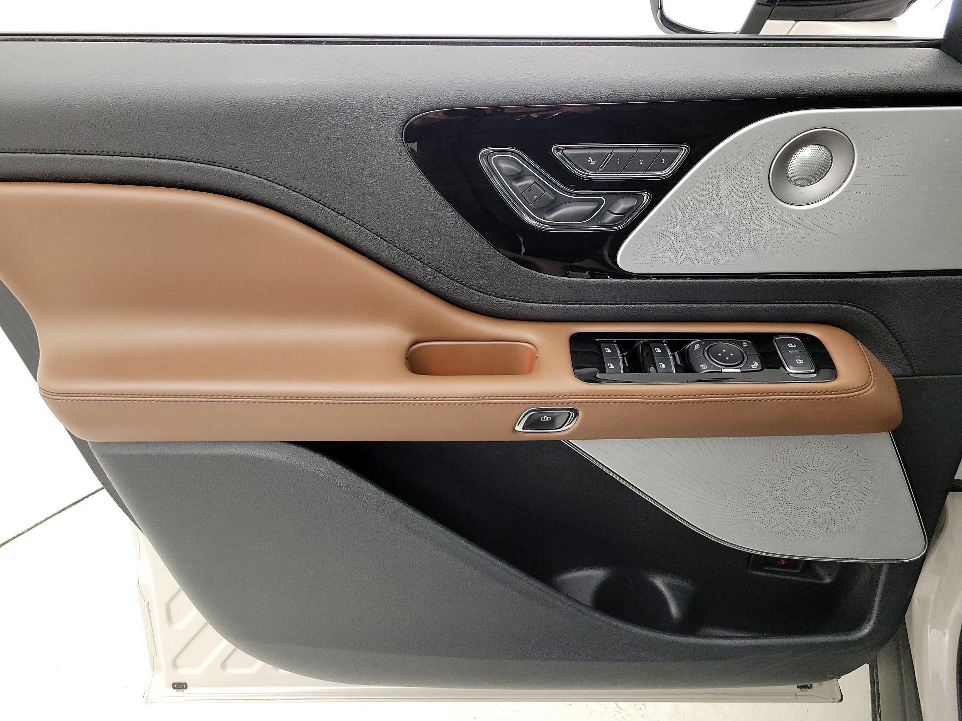 Thumbnail: 2021 Lincoln Aviator - 12