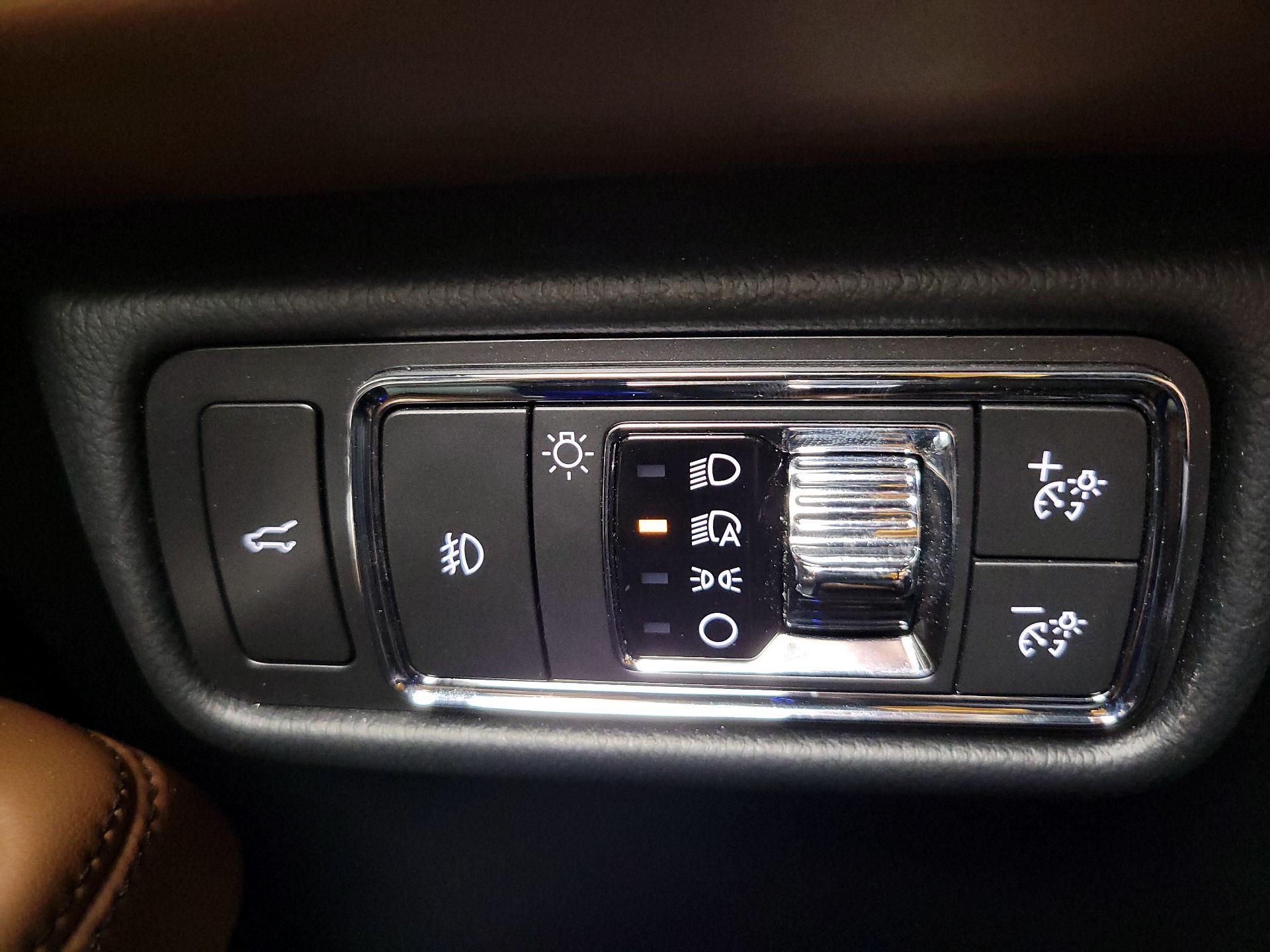 Thumbnail: 2021 Lincoln Aviator - 13