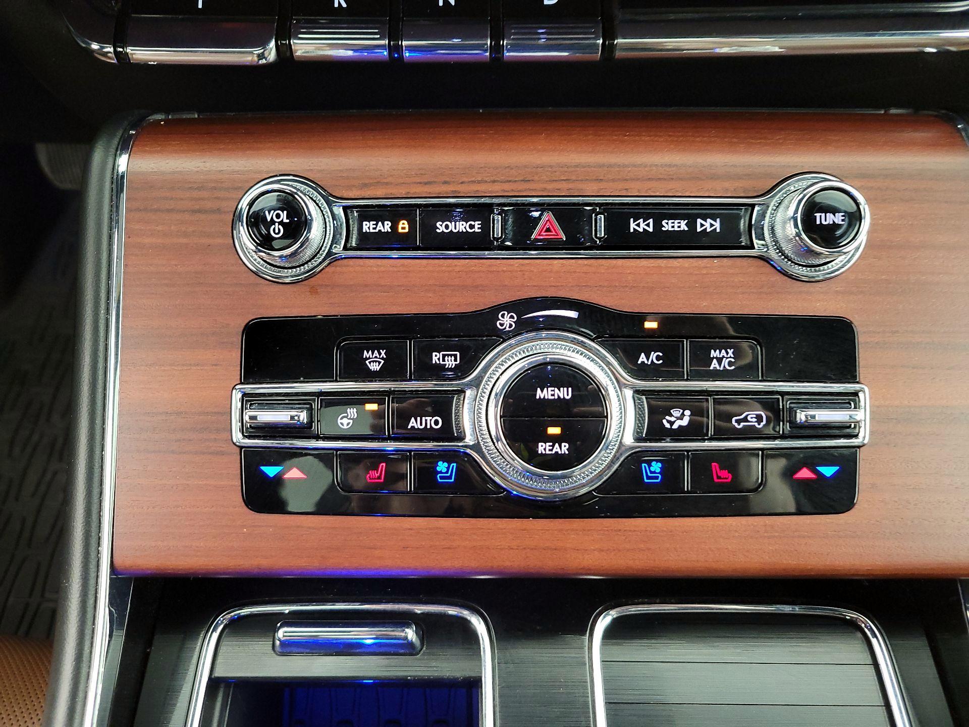 Thumbnail: 2021 Lincoln Aviator - 17