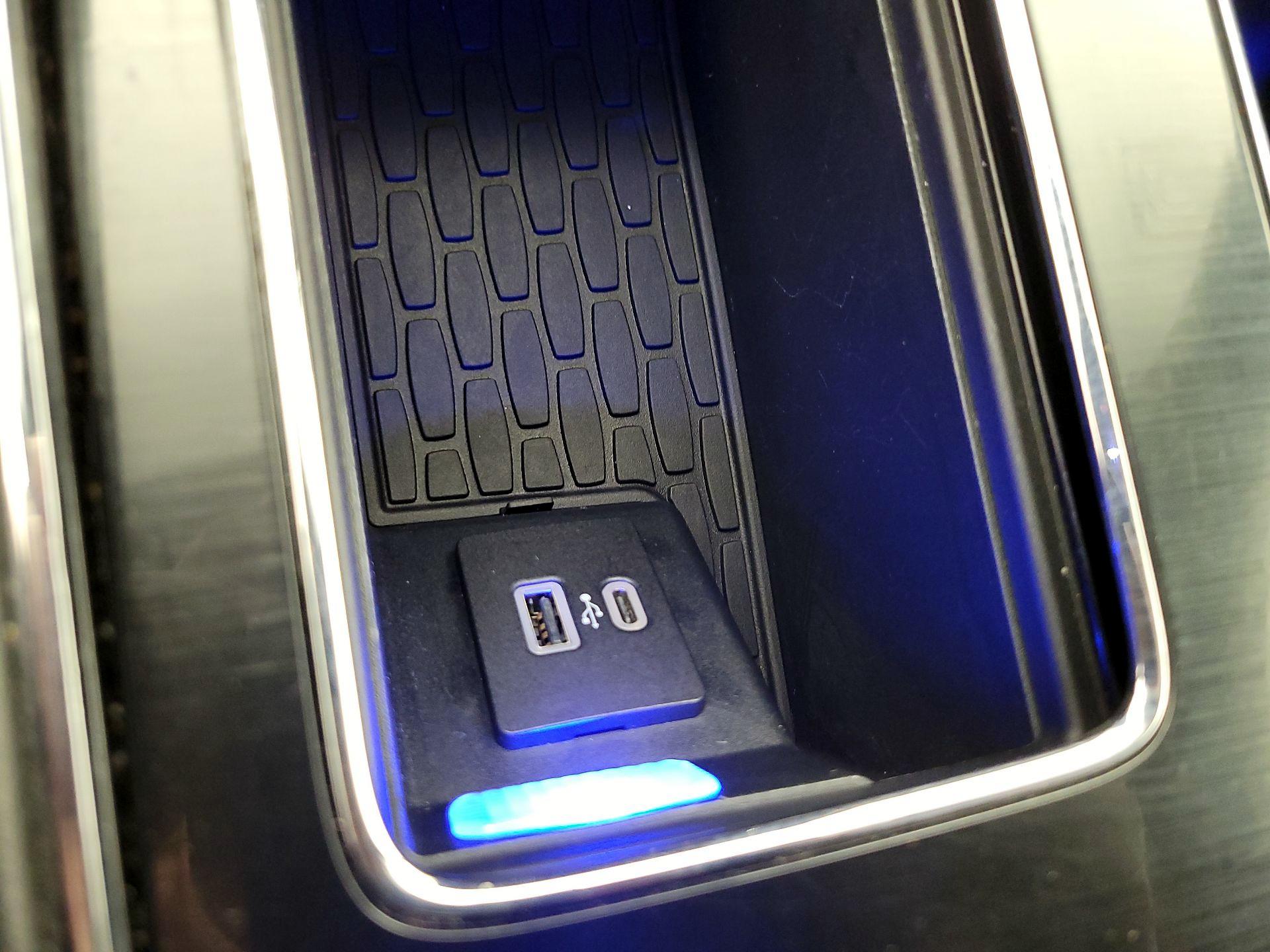 Thumbnail: 2021 Lincoln Aviator - 19