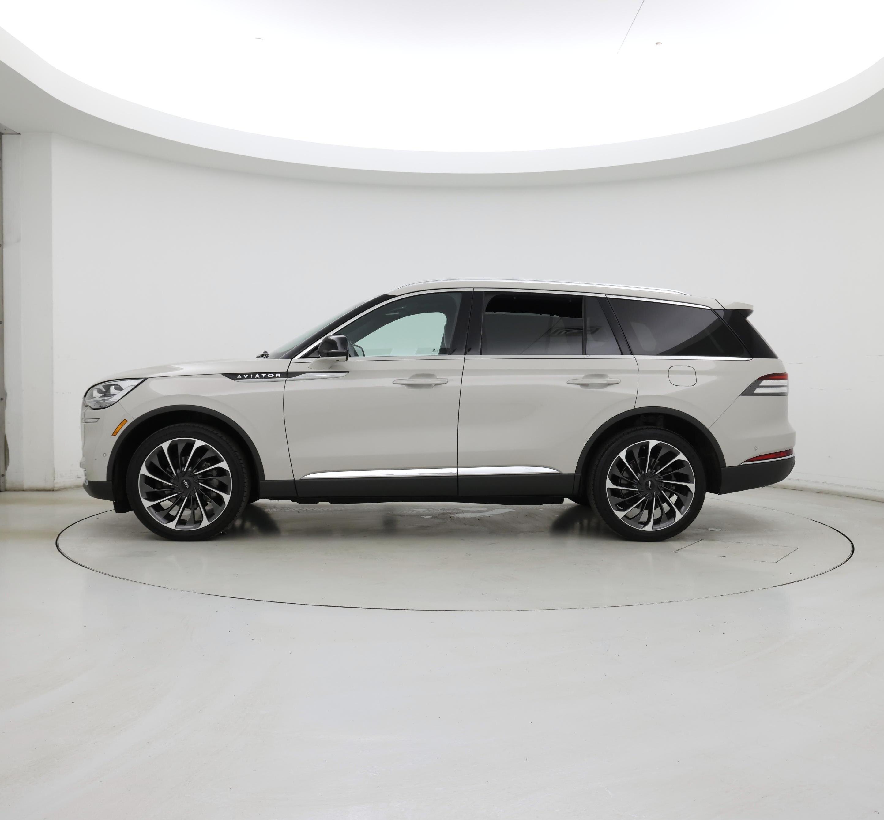 Thumbnail: 2021 Lincoln Aviator - 3