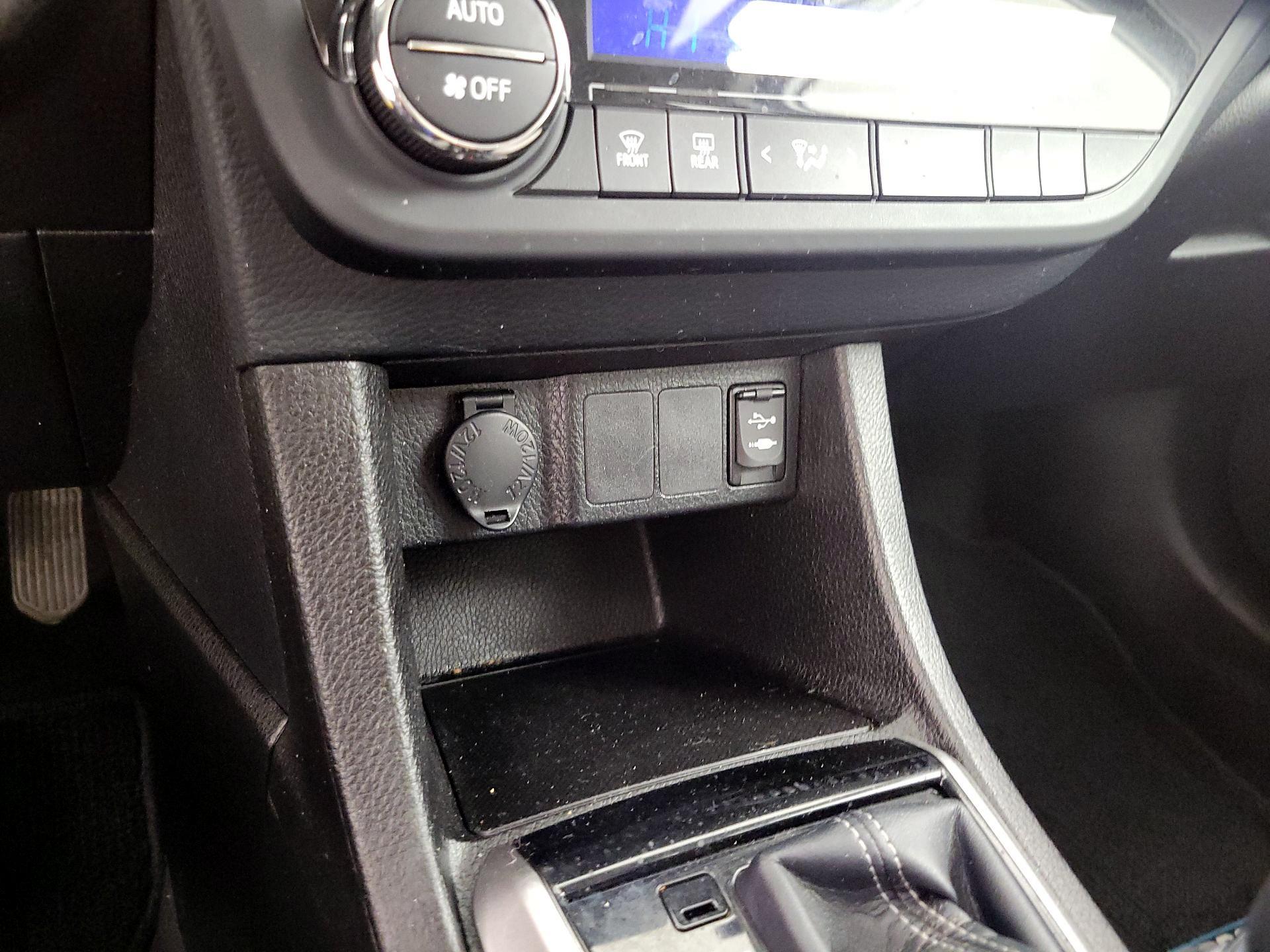 Thumbnail: 2014 Toyota Corolla - 18