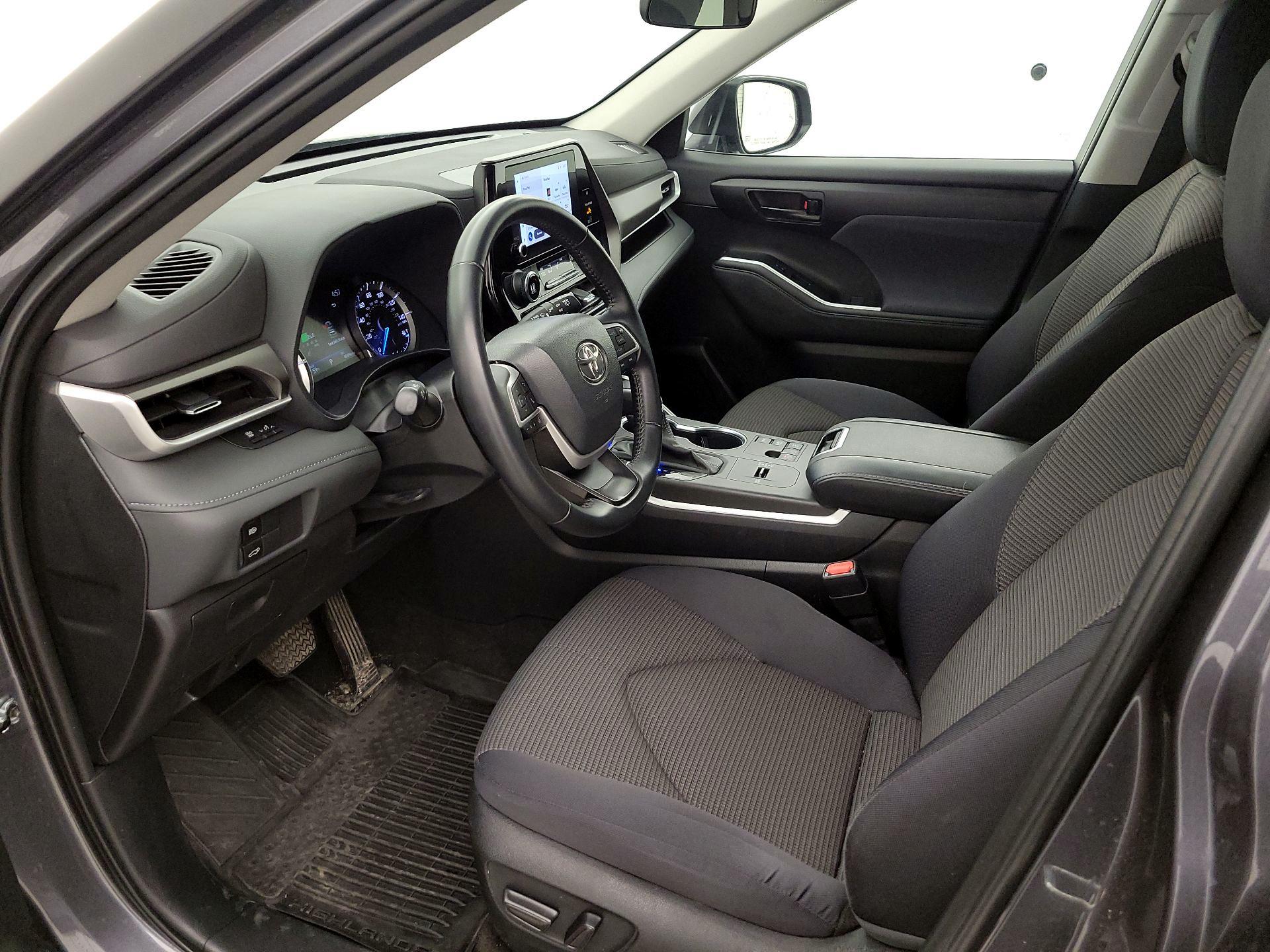 Thumbnail: 2023 Toyota Highlander - 11