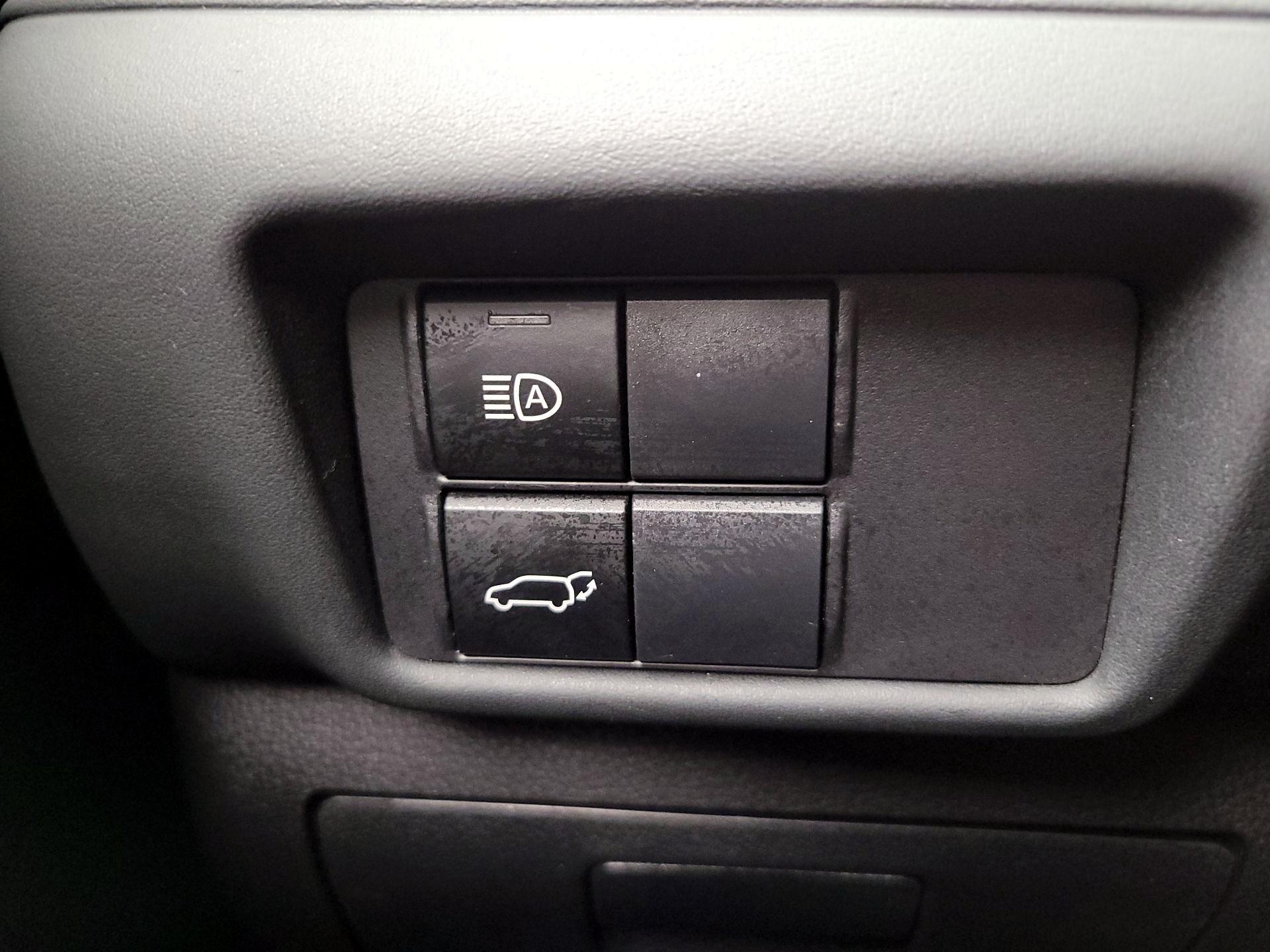 Thumbnail: 2023 Toyota Highlander - 13