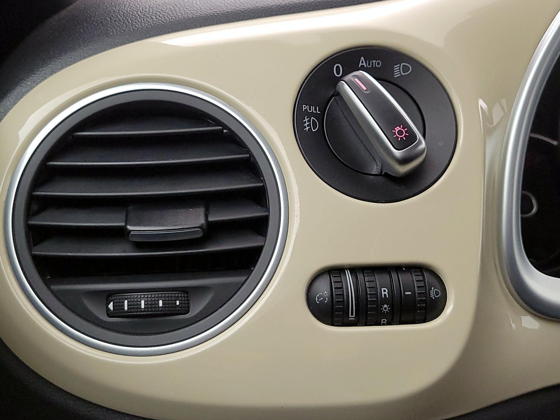 Thumbnail: 2019 Volkswagen Beetle - 13