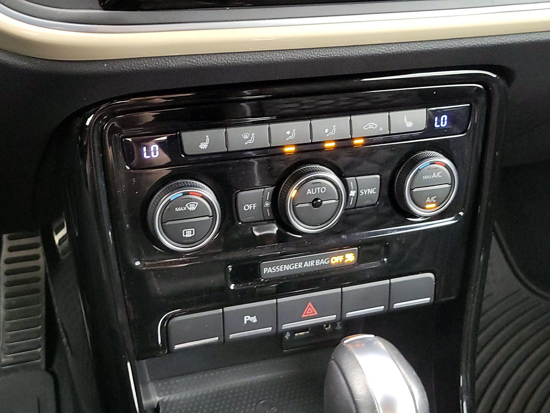 Thumbnail: 2019 Volkswagen Beetle - 17