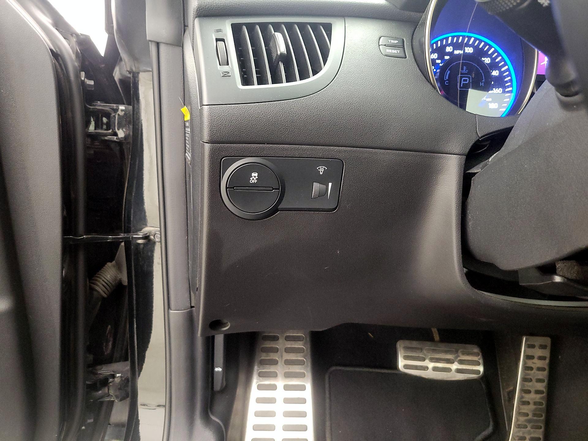 Thumbnail: 2015 Hyundai Genesis - 13