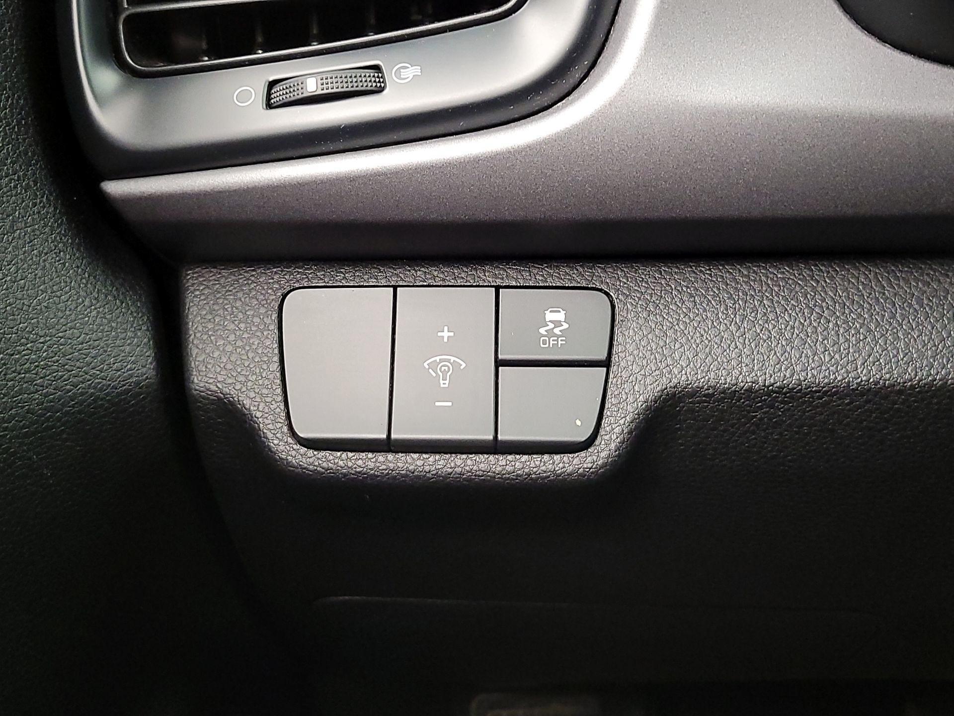 Thumbnail: 2018 Kia Rio - 14