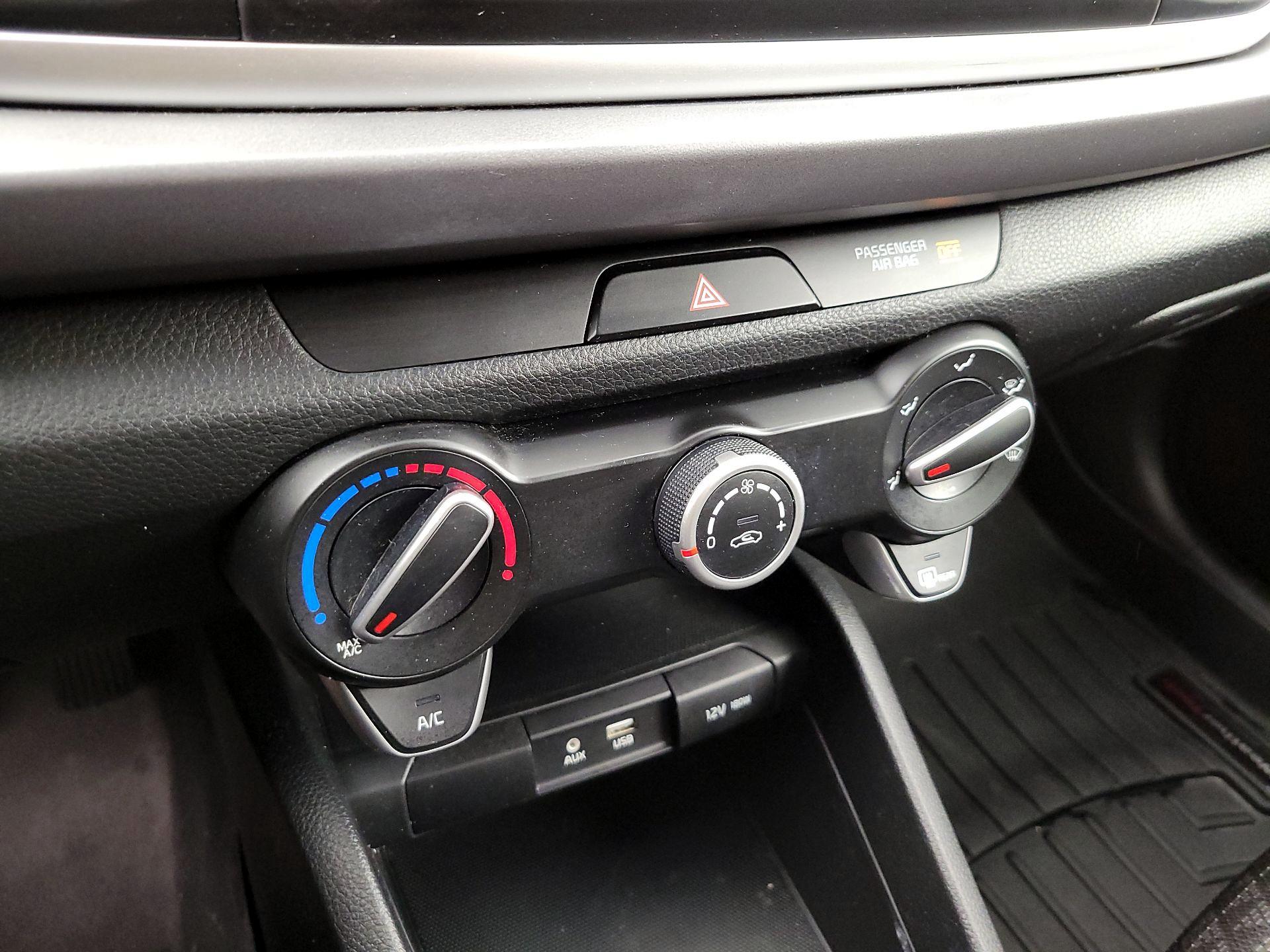 Thumbnail: 2018 Kia Rio - 16