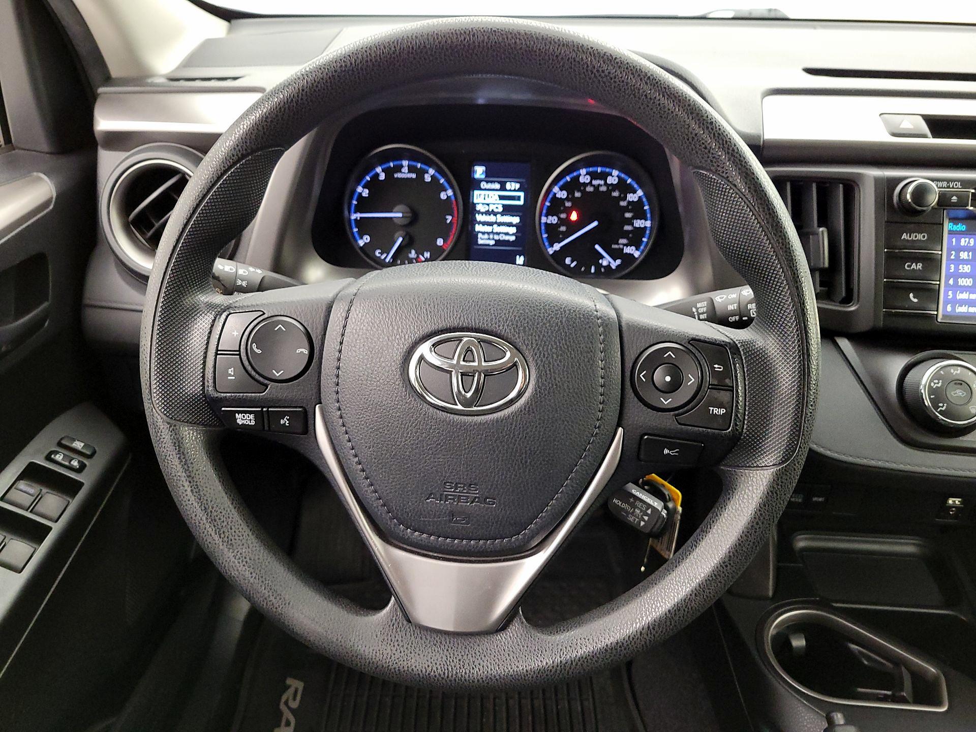 Thumbnail: 2018 Toyota RAV4 - 10