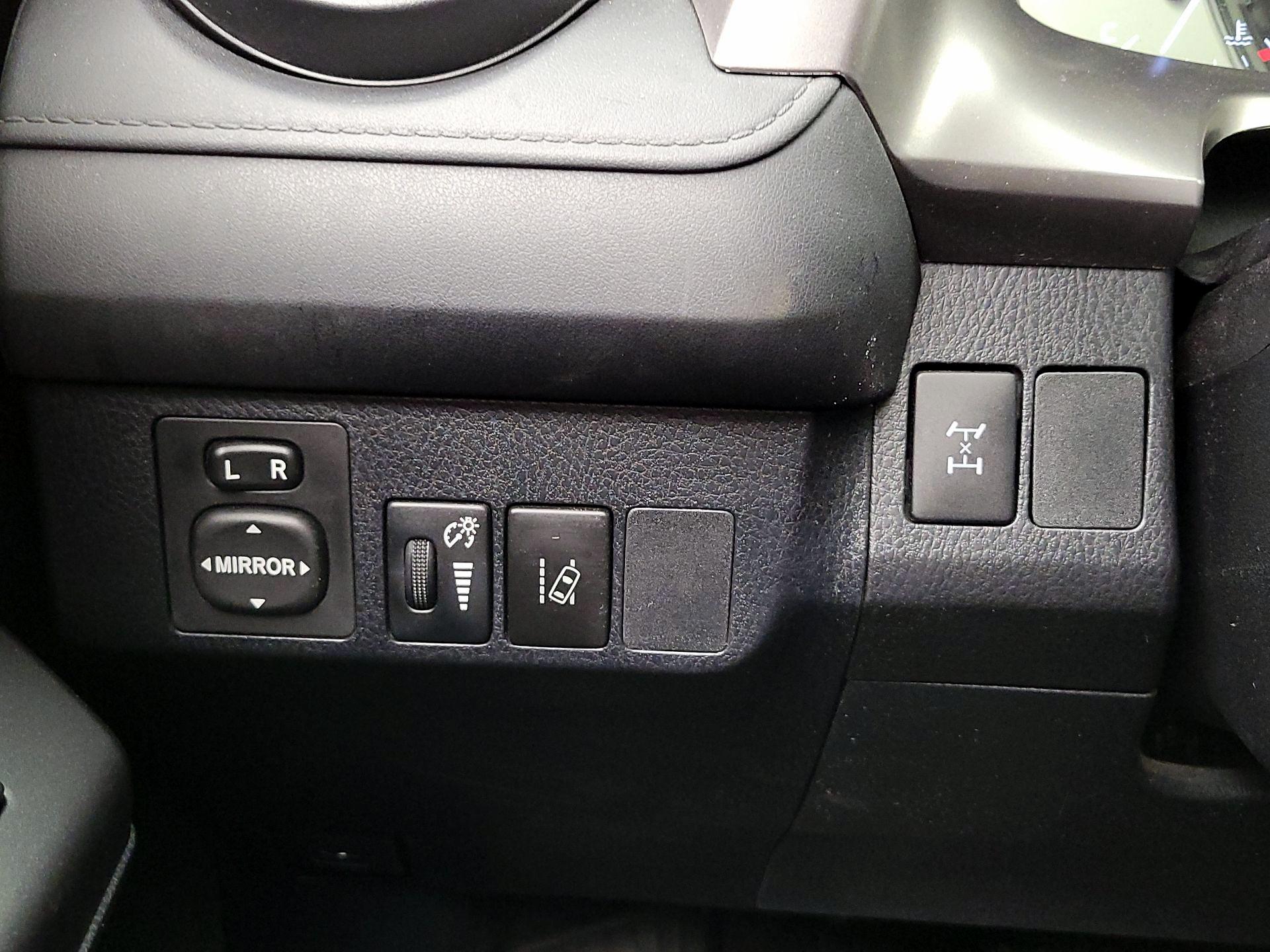 Thumbnail: 2018 Toyota RAV4 - 13