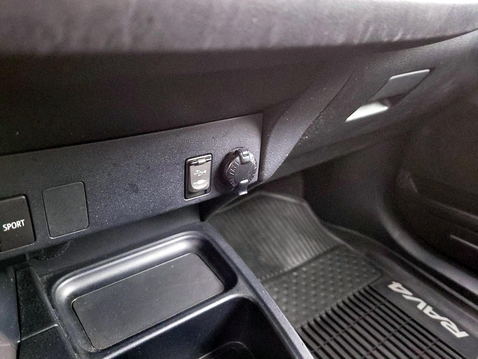 Thumbnail: 2018 Toyota RAV4 - 18