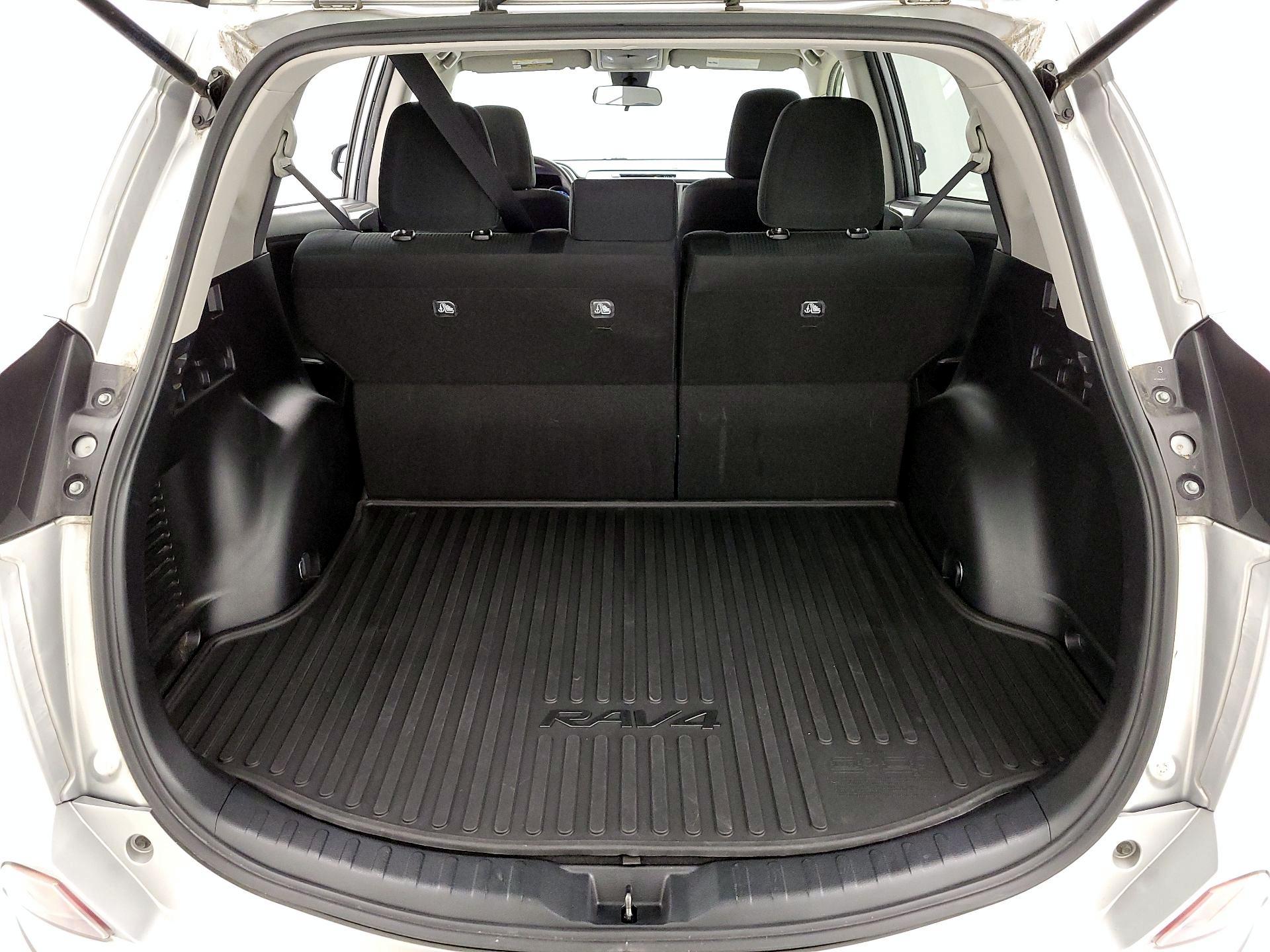 Thumbnail: 2018 Toyota RAV4 - 20