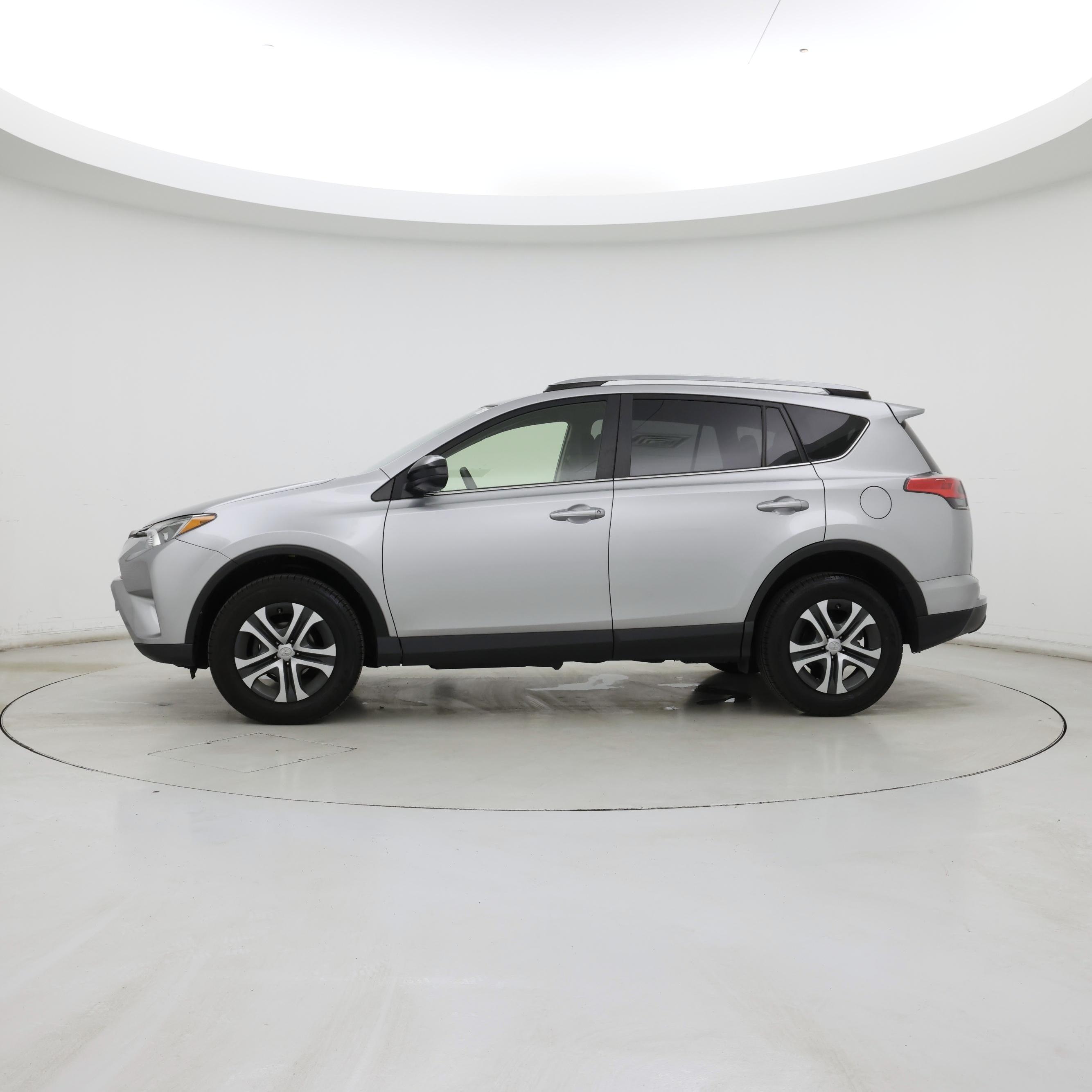 Thumbnail: 2018 Toyota RAV4 - 3