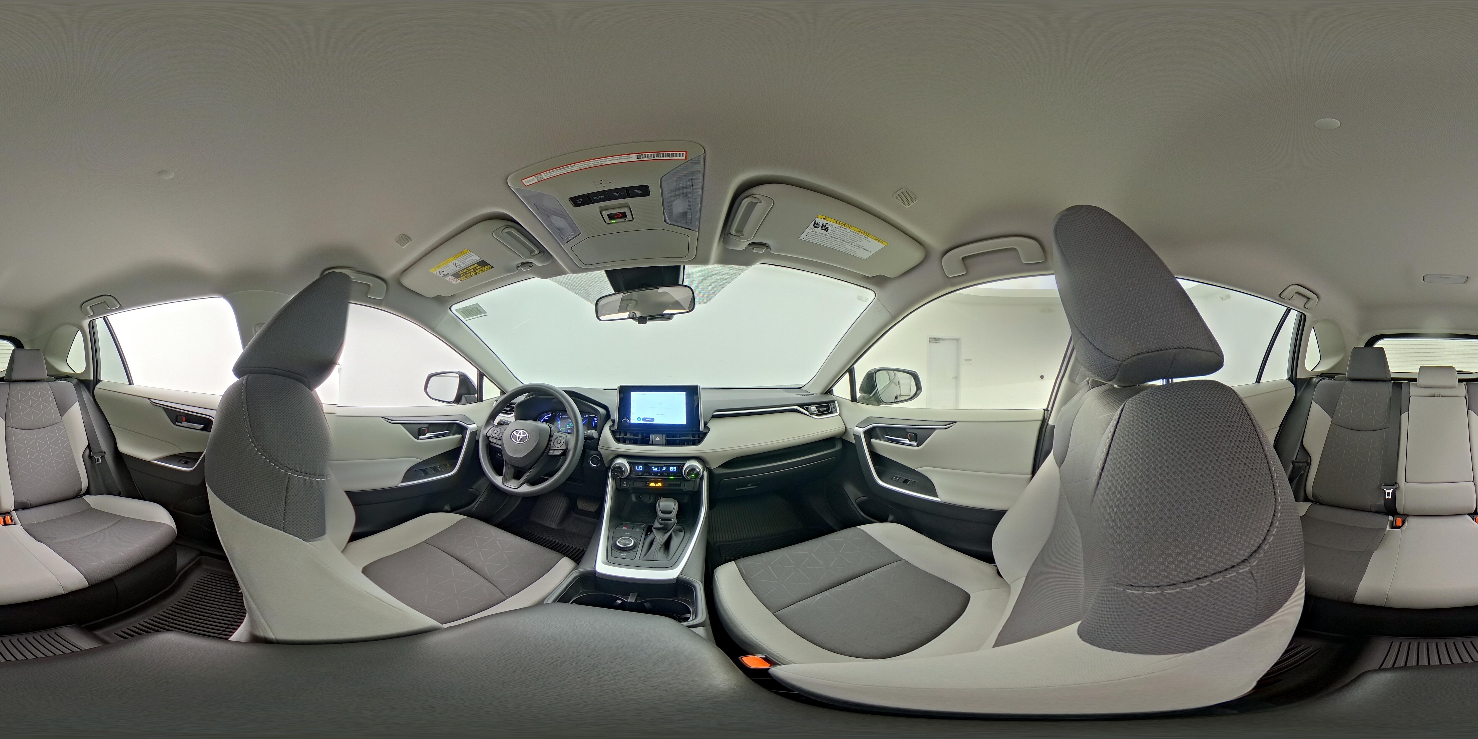 2025 Toyota RAV4 XLE - Photo 25