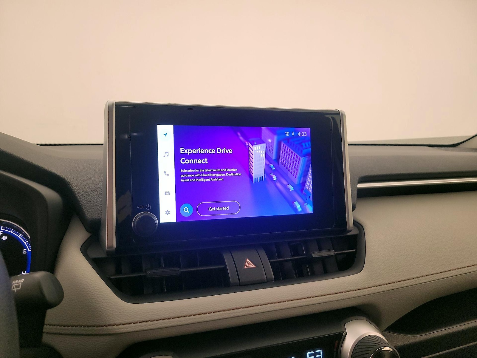 2025 Toyota RAV4 XLE - Photo 15
