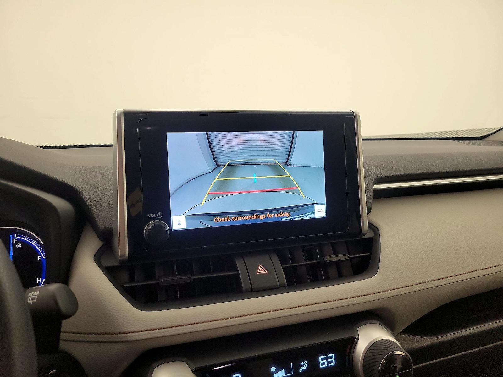 2025 Toyota RAV4 XLE - Photo 16