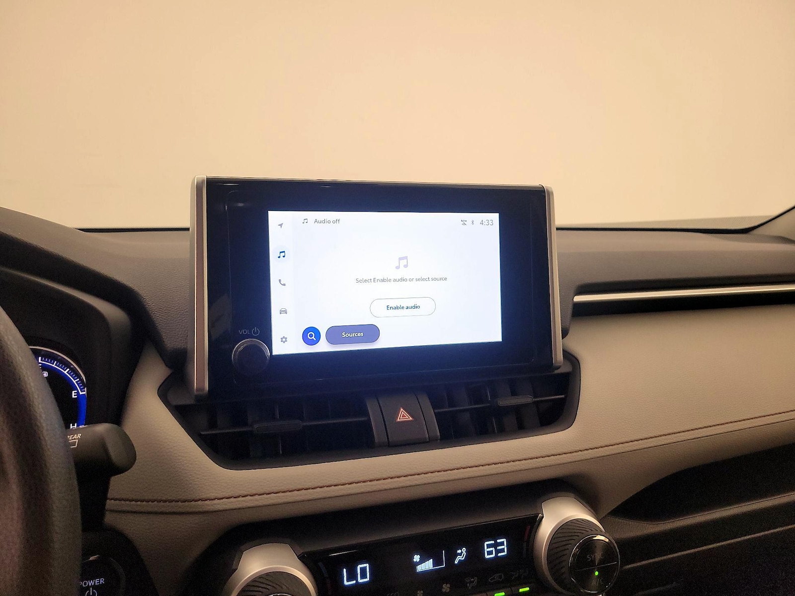 2025 Toyota RAV4 XLE - Photo 17