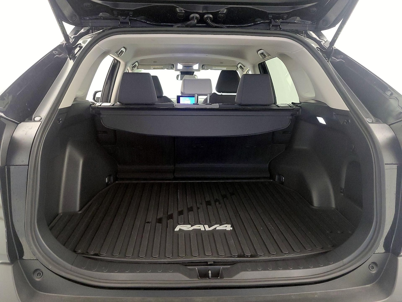 2025 Toyota RAV4 XLE - Photo 22