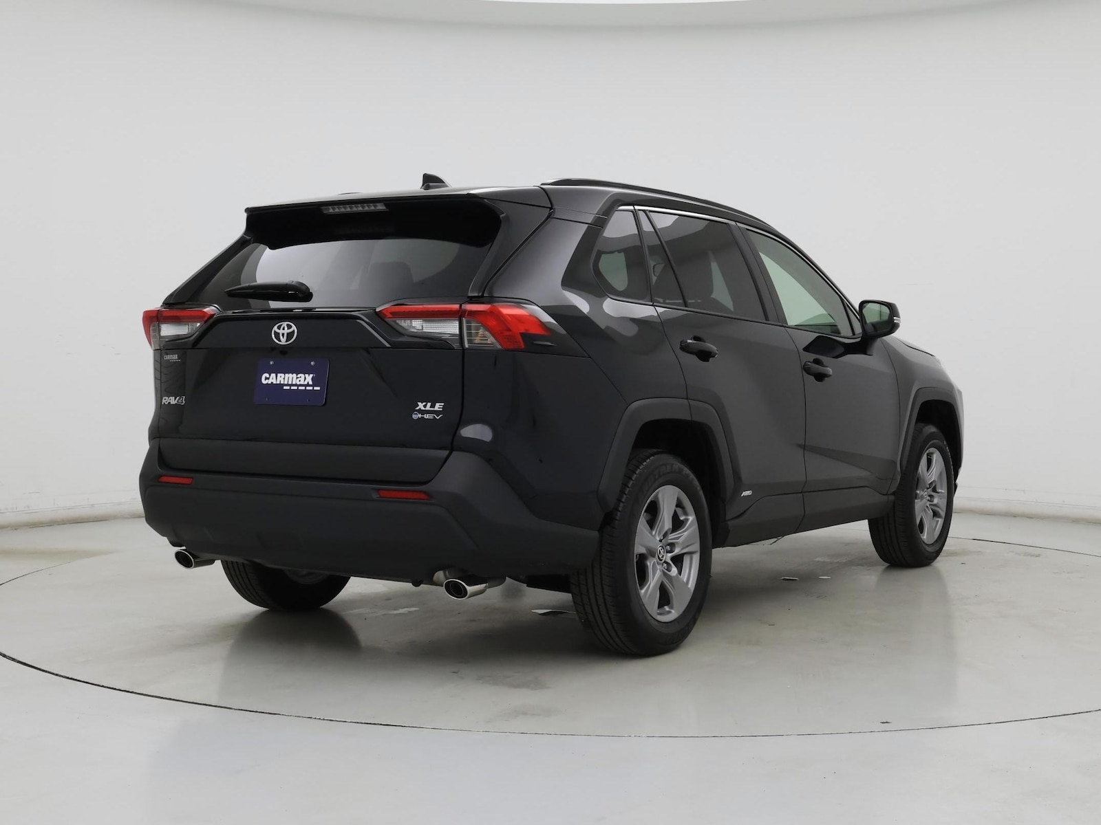 2025 Toyota RAV4 XLE - Photo 9