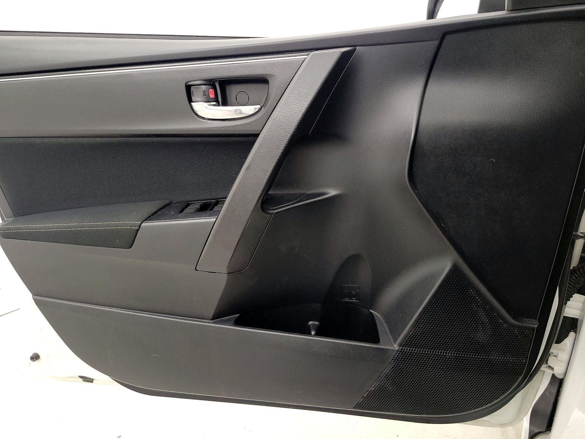 Thumbnail: 2018 Toyota Corolla - 12