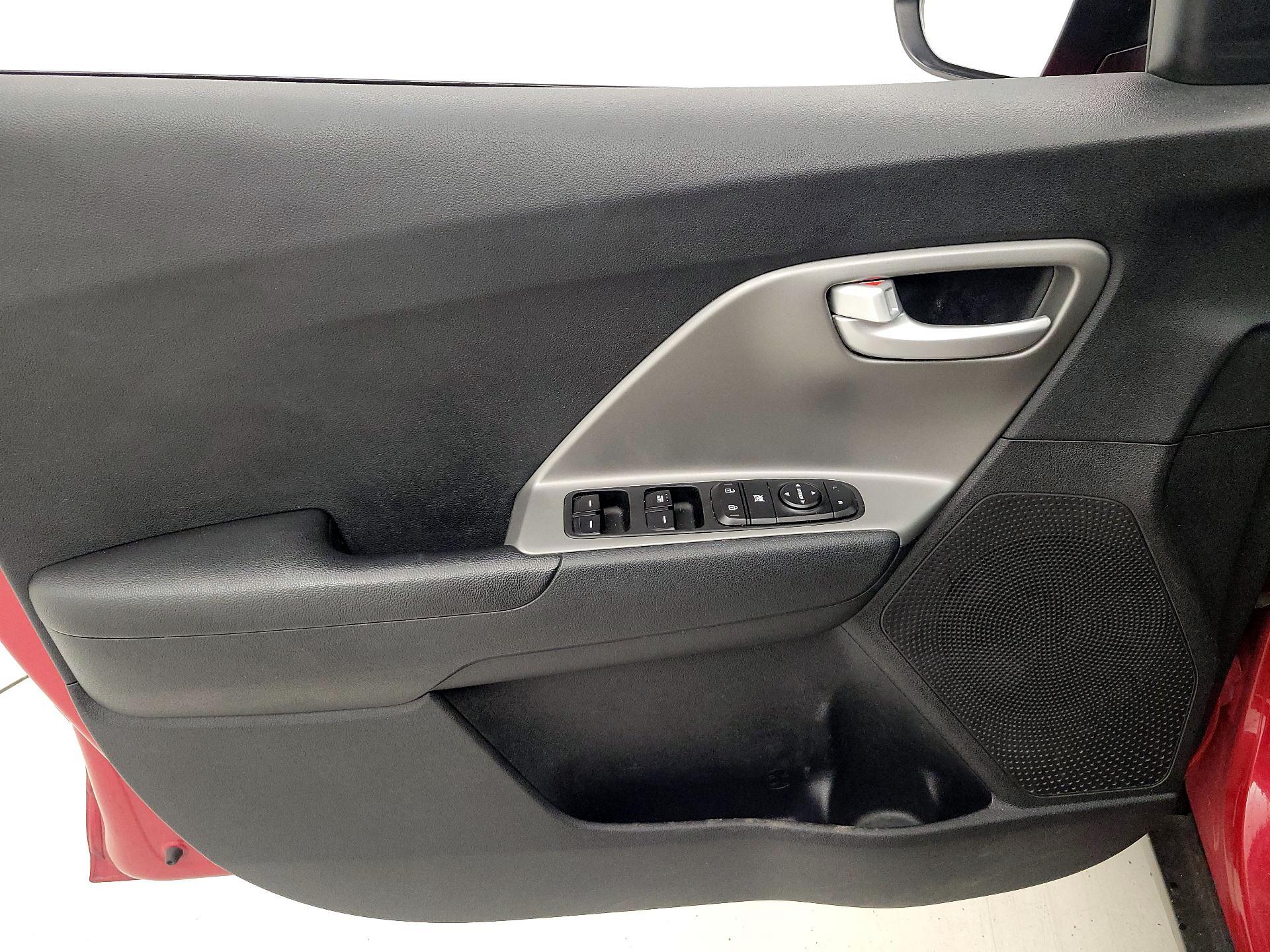 Thumbnail: 2019 Kia Niro - 12