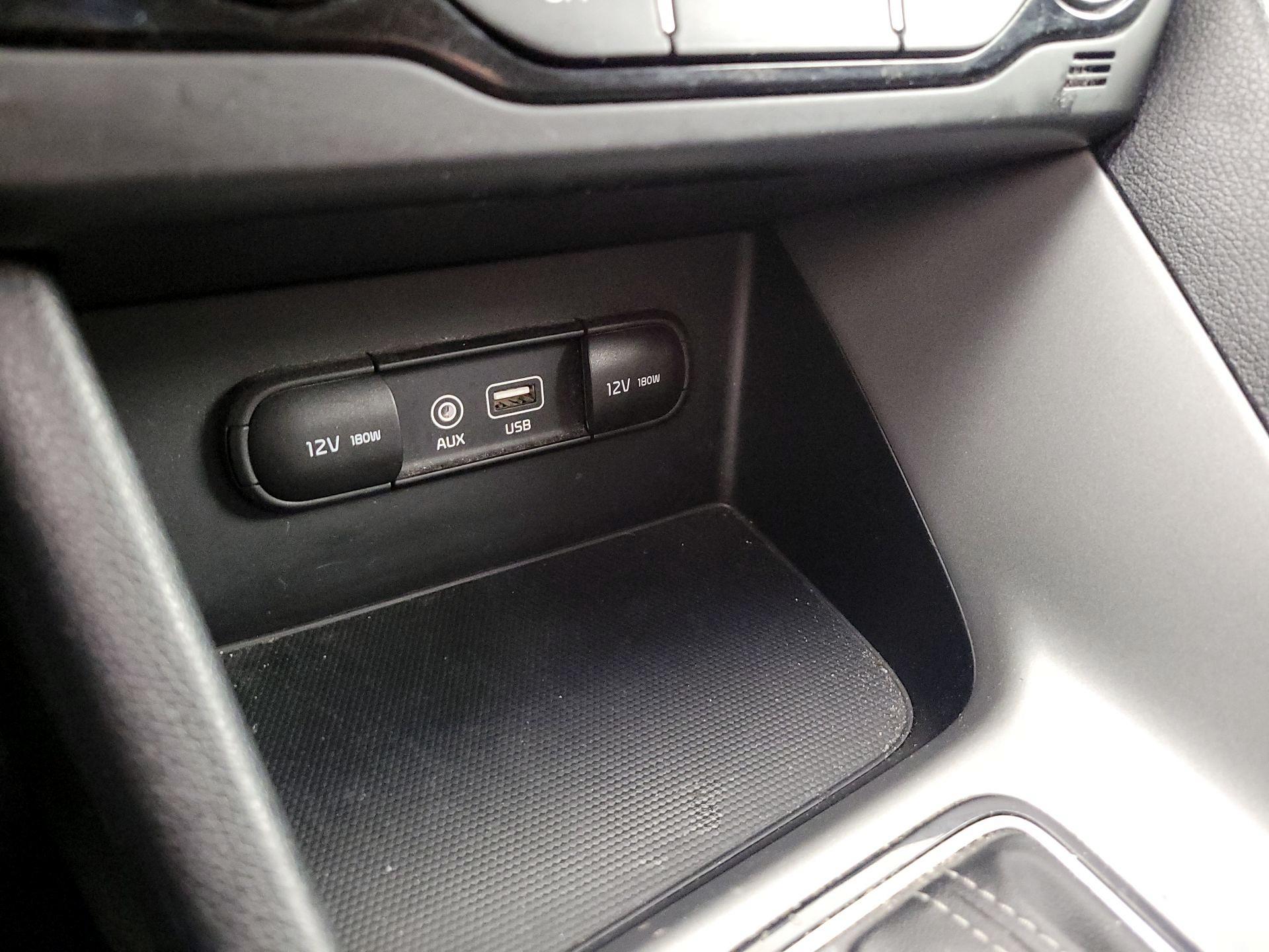 Thumbnail: 2019 Kia Niro - 18