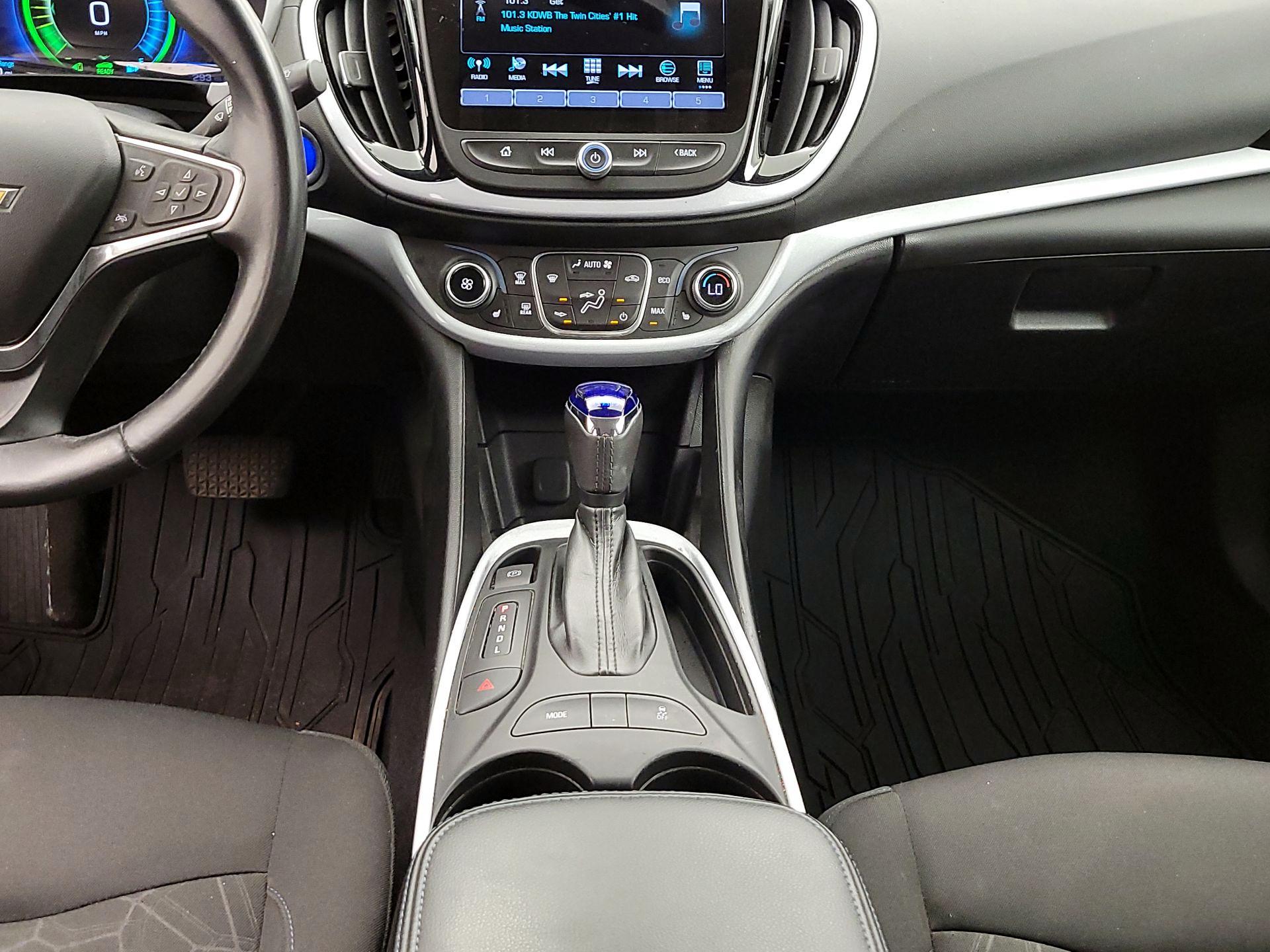 Thumbnail: 2017 Chevrolet Volt - 17