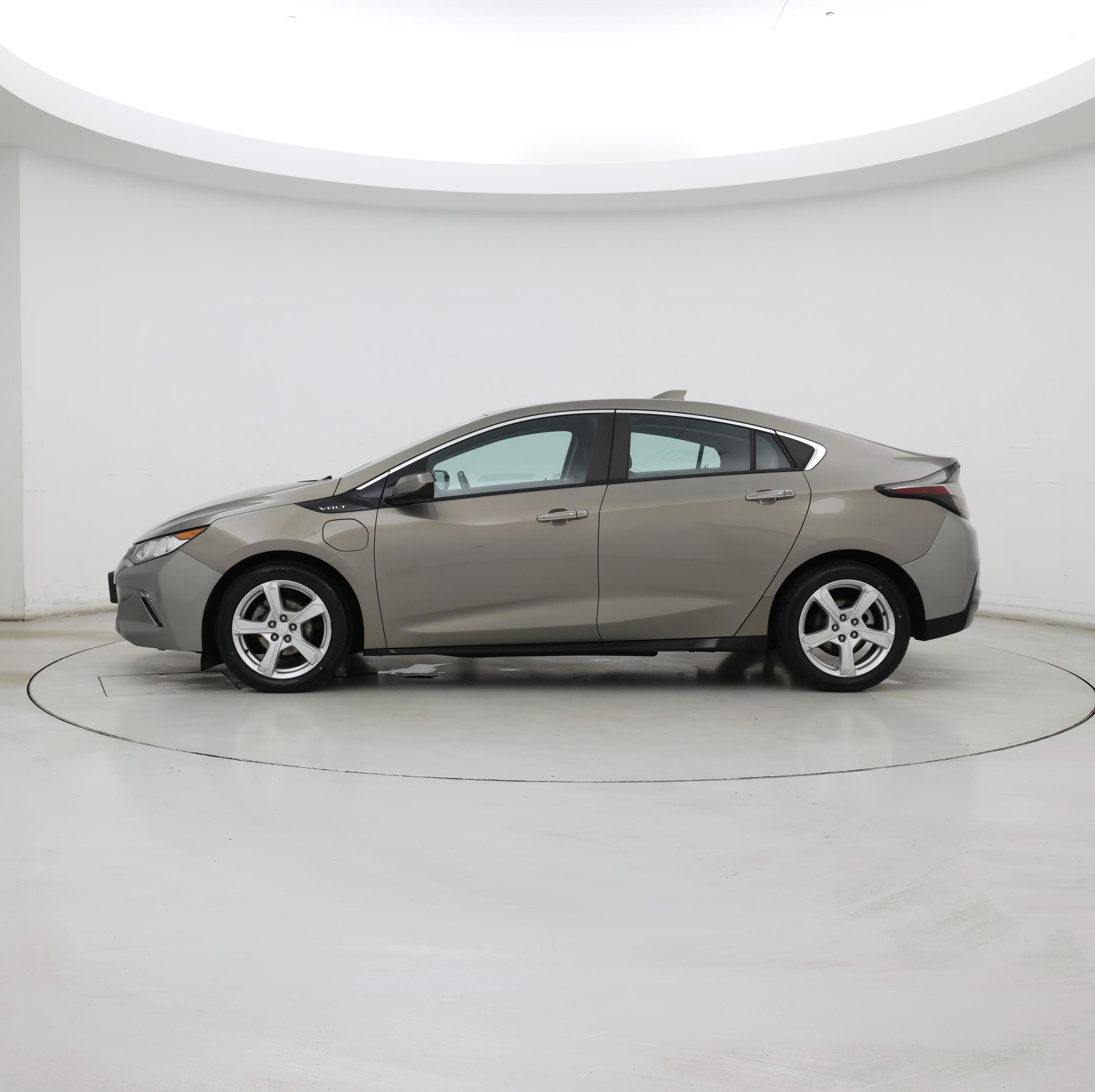 Thumbnail: 2017 Chevrolet Volt - 3