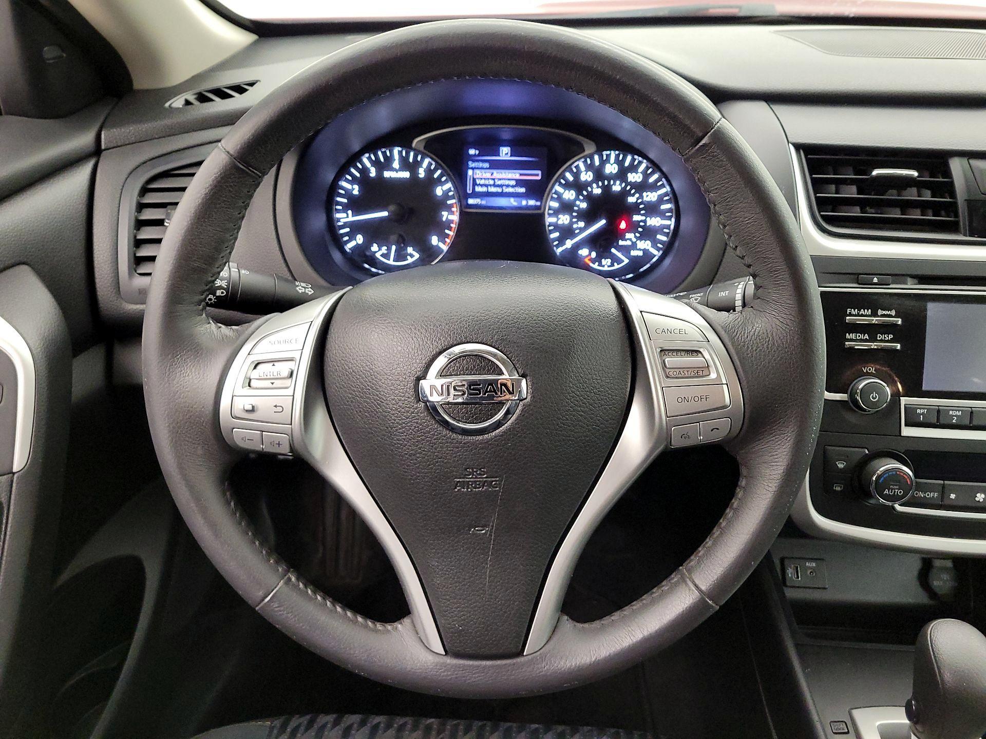 Thumbnail: 2017 Nissan Altima - 10