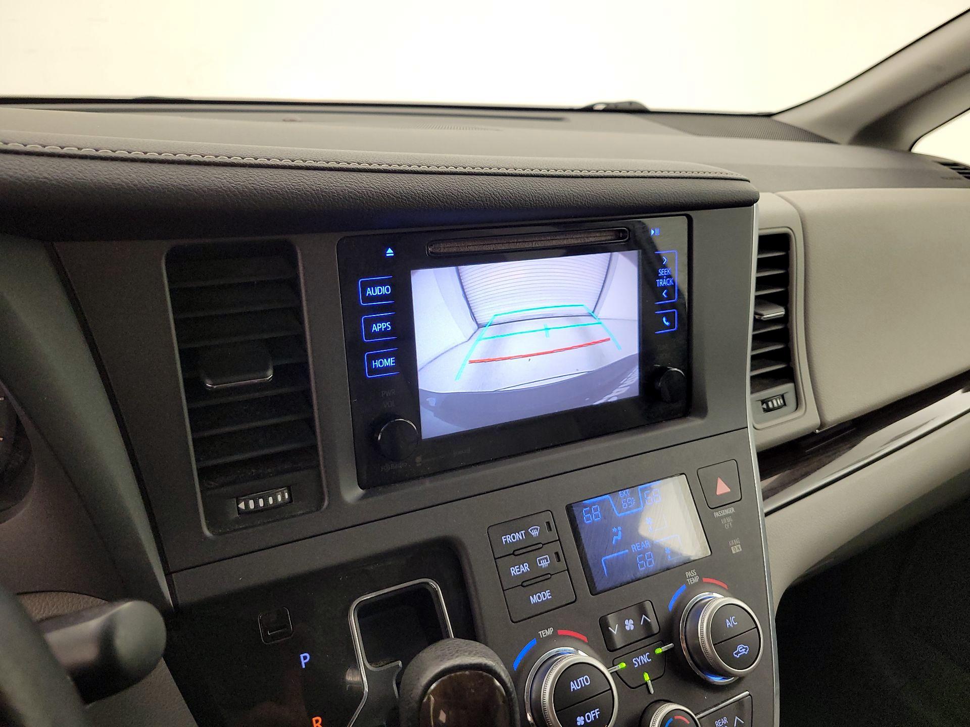 Thumbnail: 2017 Toyota Sienna - 14