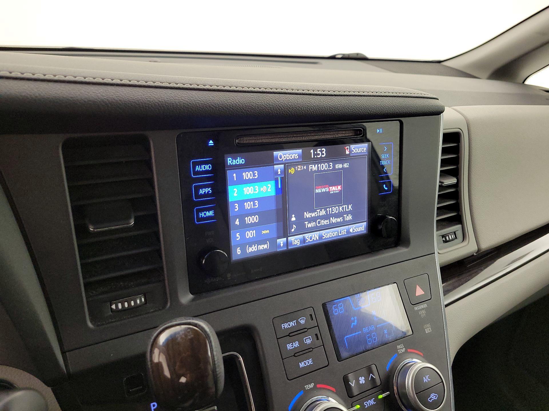 Thumbnail: 2017 Toyota Sienna - 15