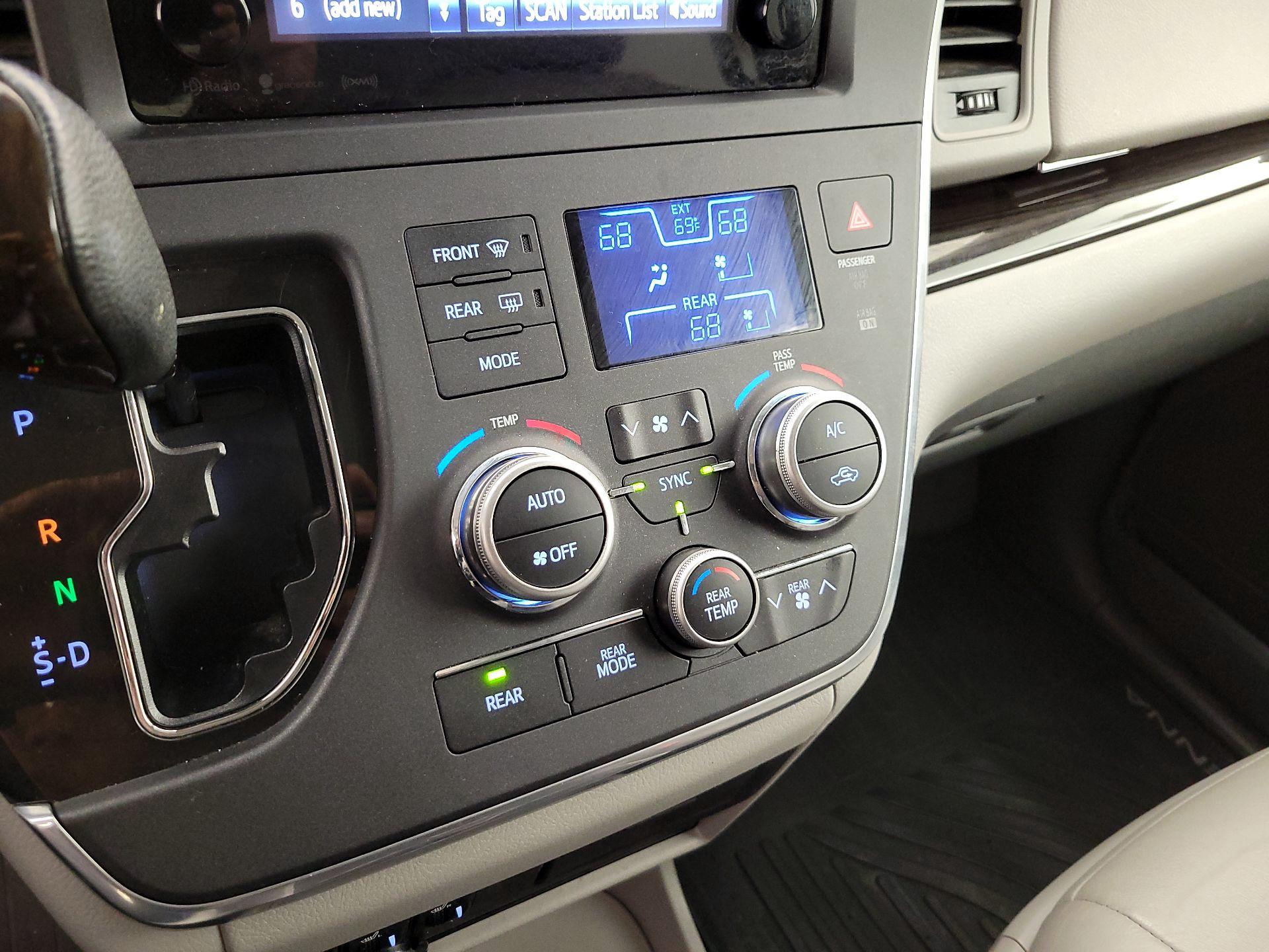 Thumbnail: 2017 Toyota Sienna - 16