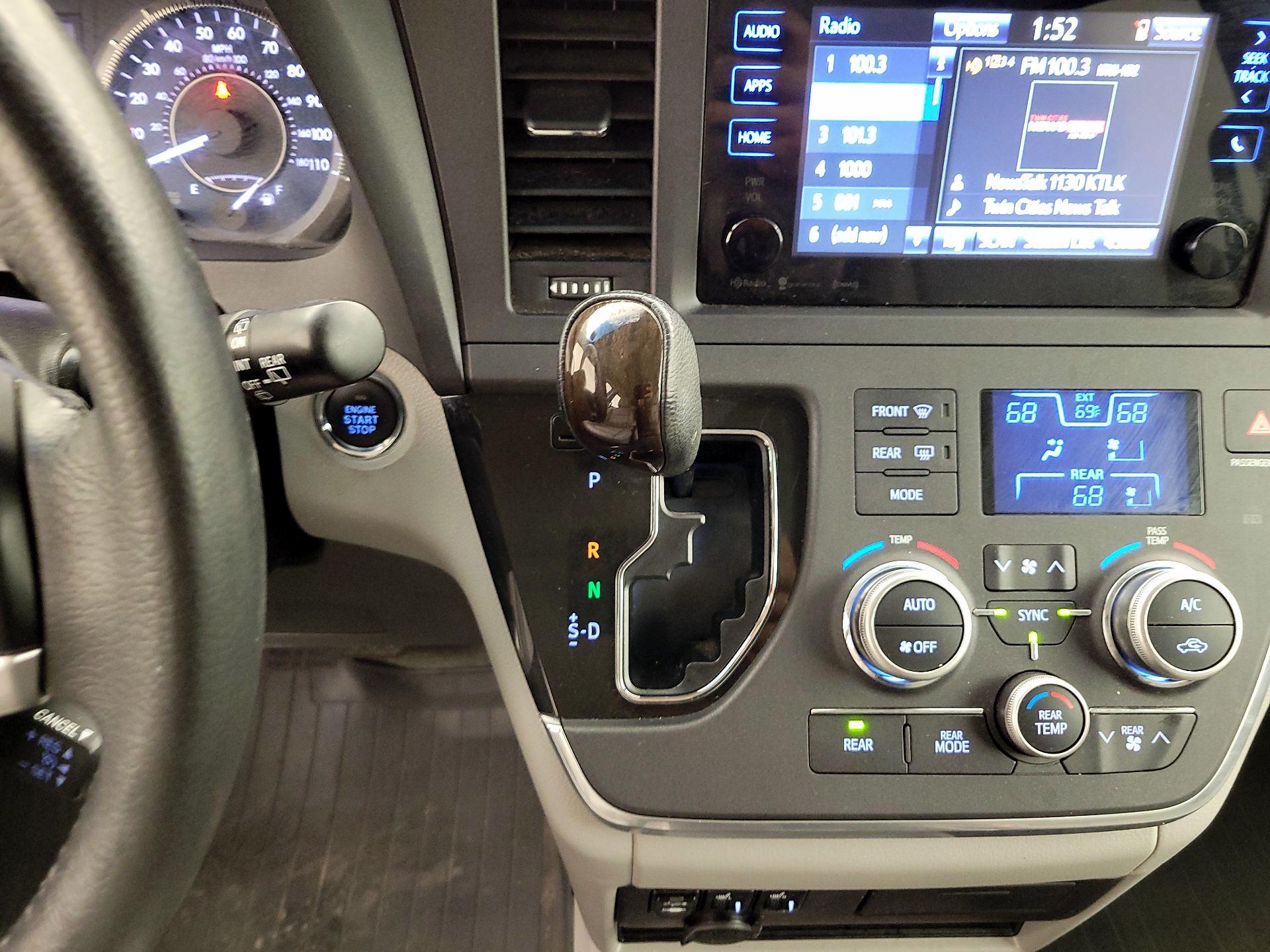 Thumbnail: 2017 Toyota Sienna - 17