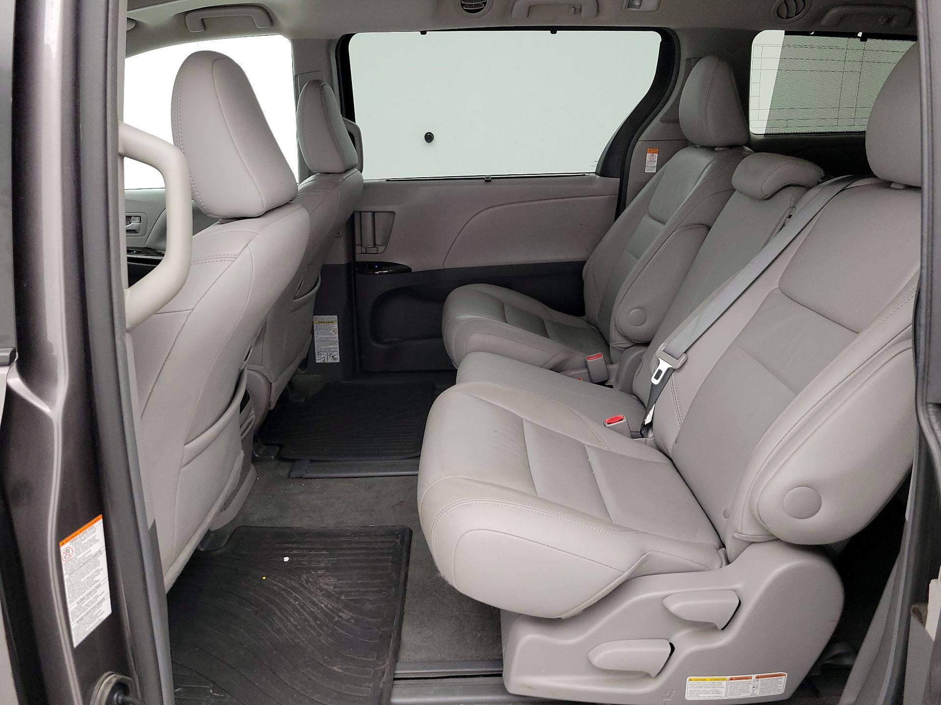 Thumbnail: 2017 Toyota Sienna - 20