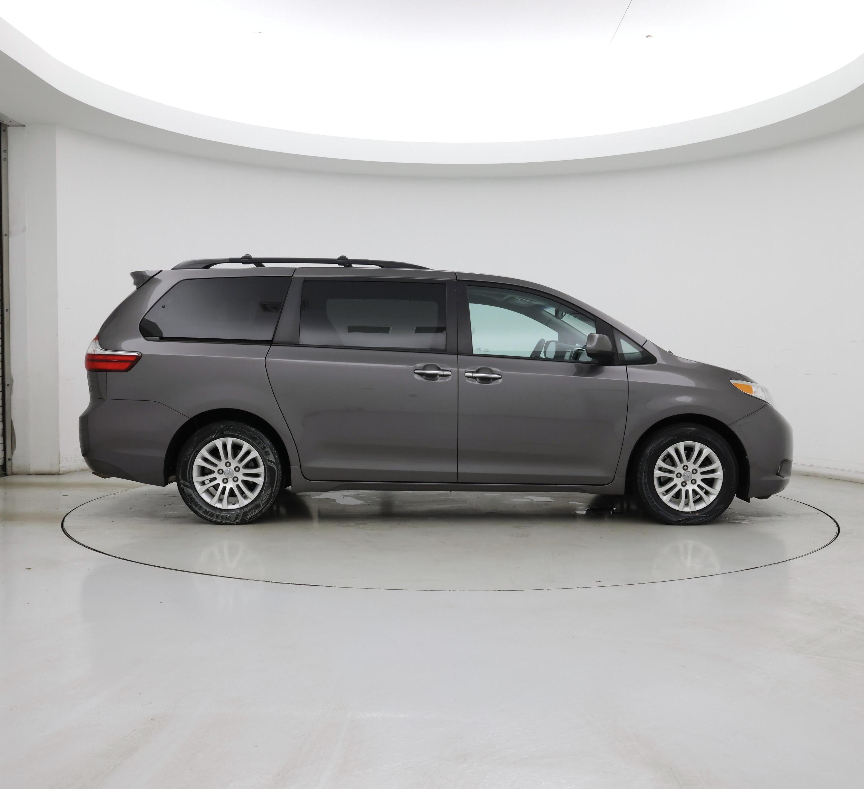 Thumbnail: 2017 Toyota Sienna - 7
