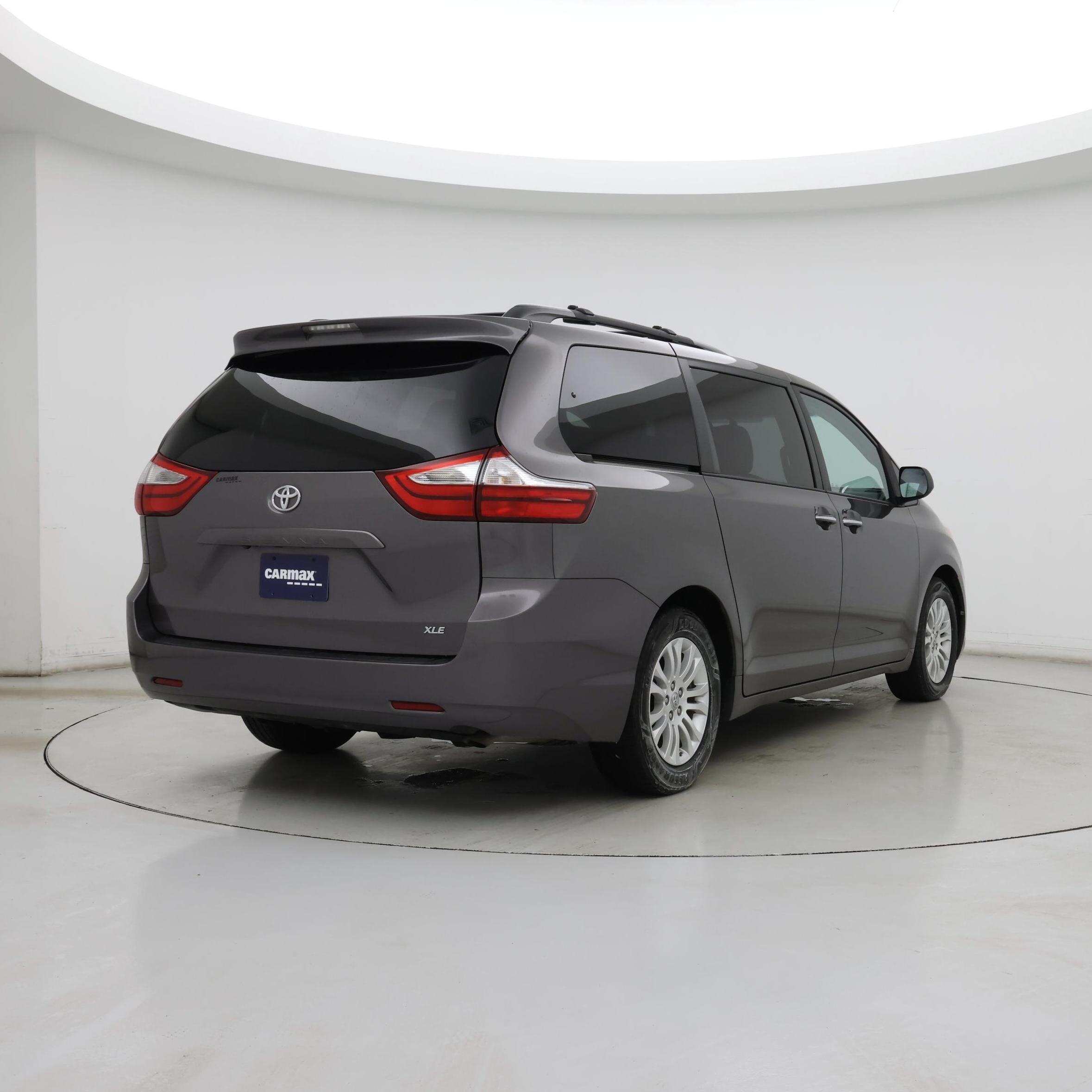 Thumbnail: 2017 Toyota Sienna - 8