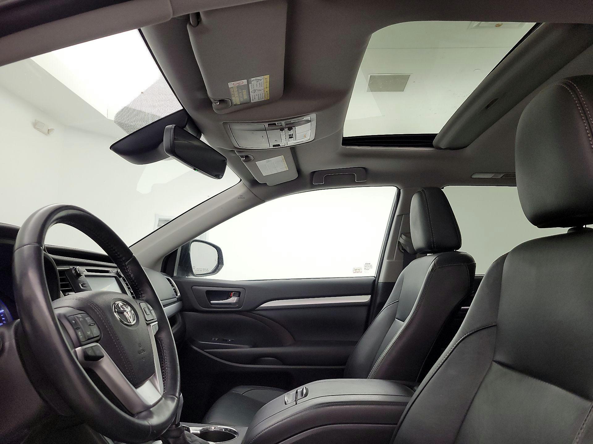 Thumbnail: 2017 Toyota Highlander - 19