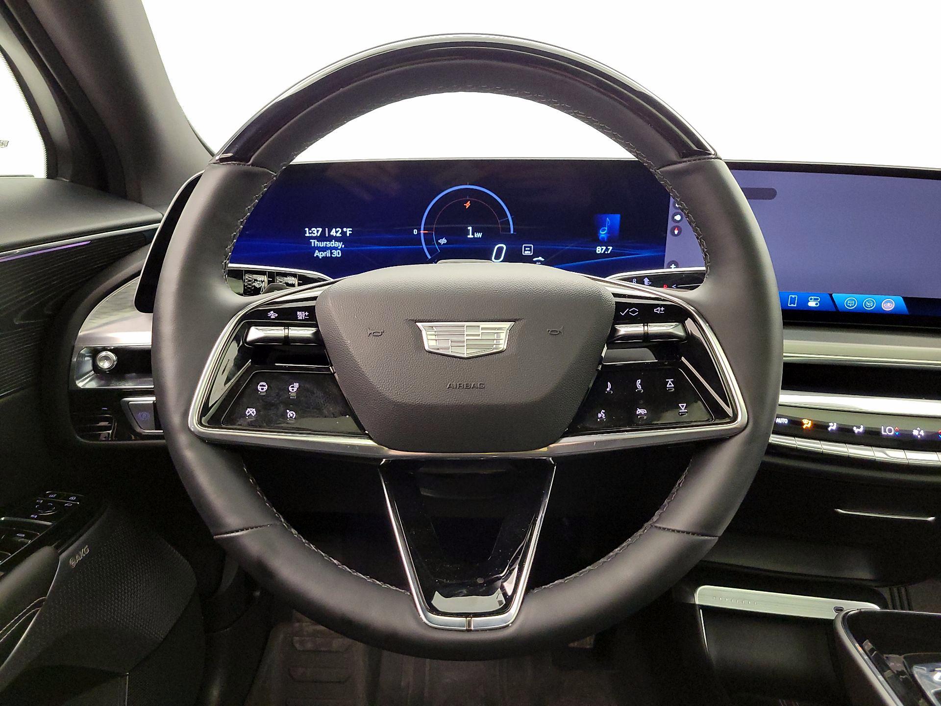Thumbnail: 2024 Cadillac Lyriq - 10