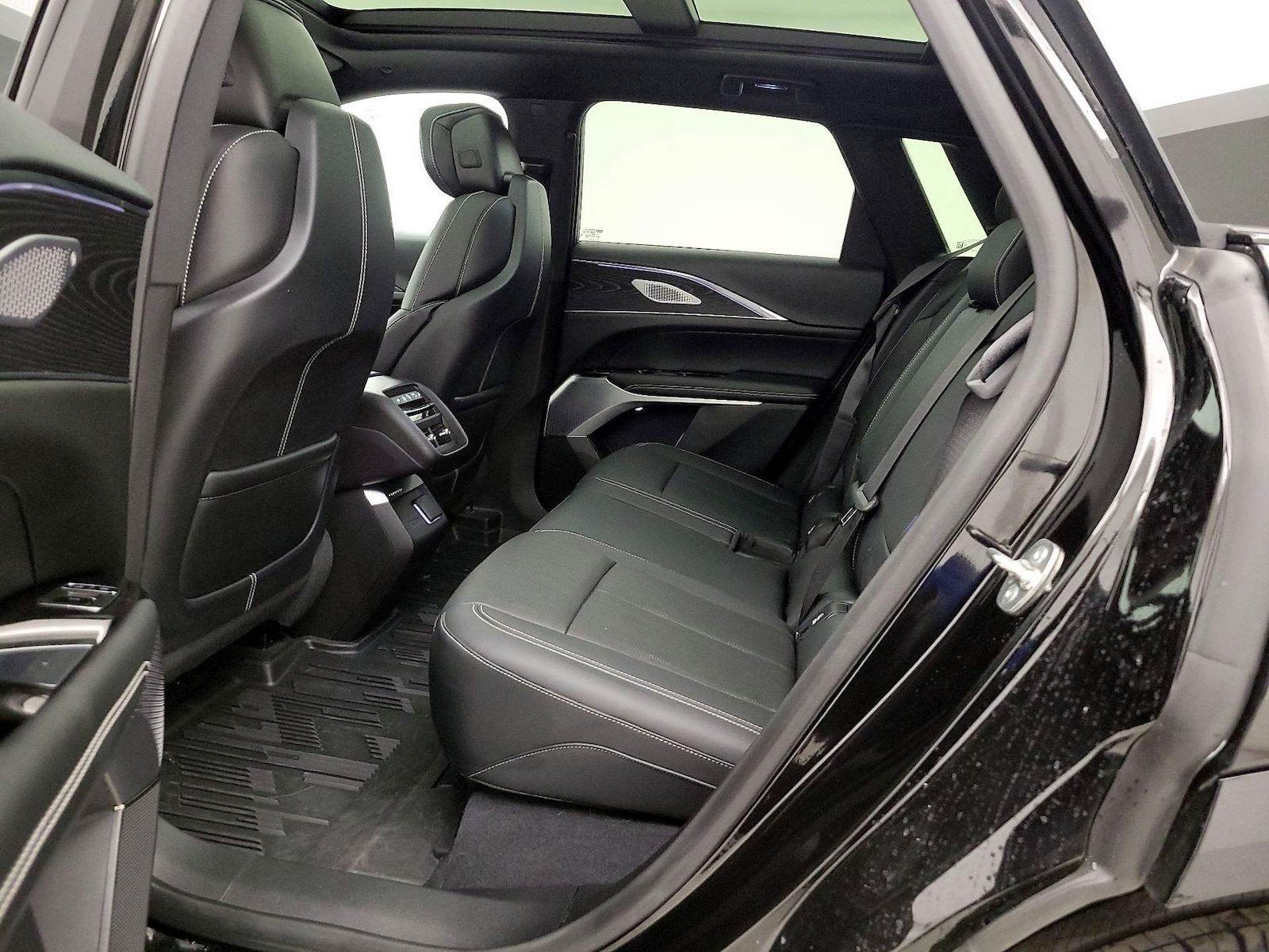 2024 Cadillac LYRIQ Luxury 3 - Photo 22