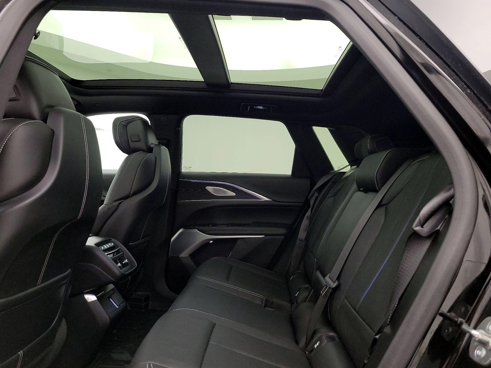 2024 Cadillac LYRIQ Luxury 3 - Photo 25