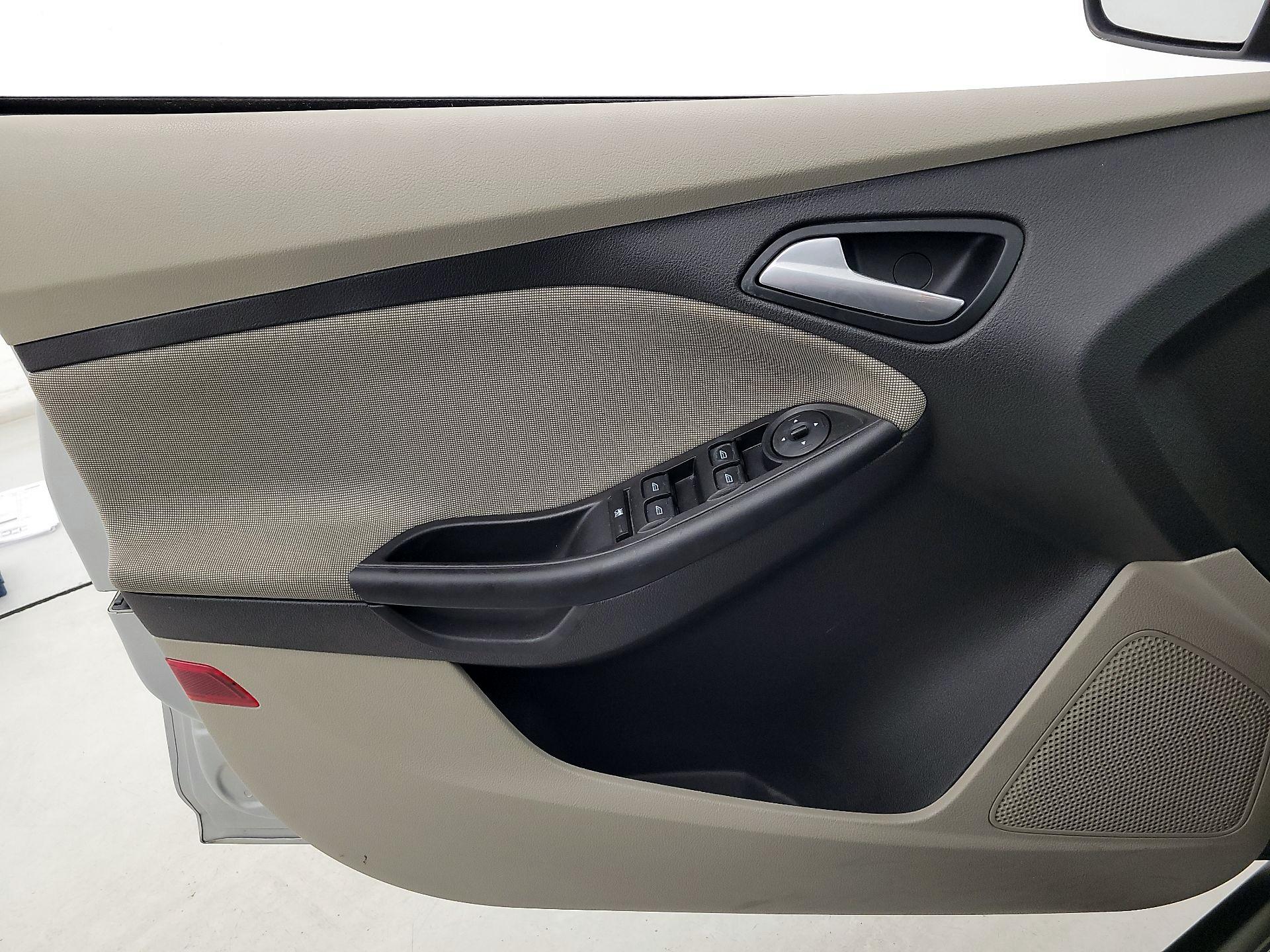 Thumbnail: 2014 Ford Focus - 12