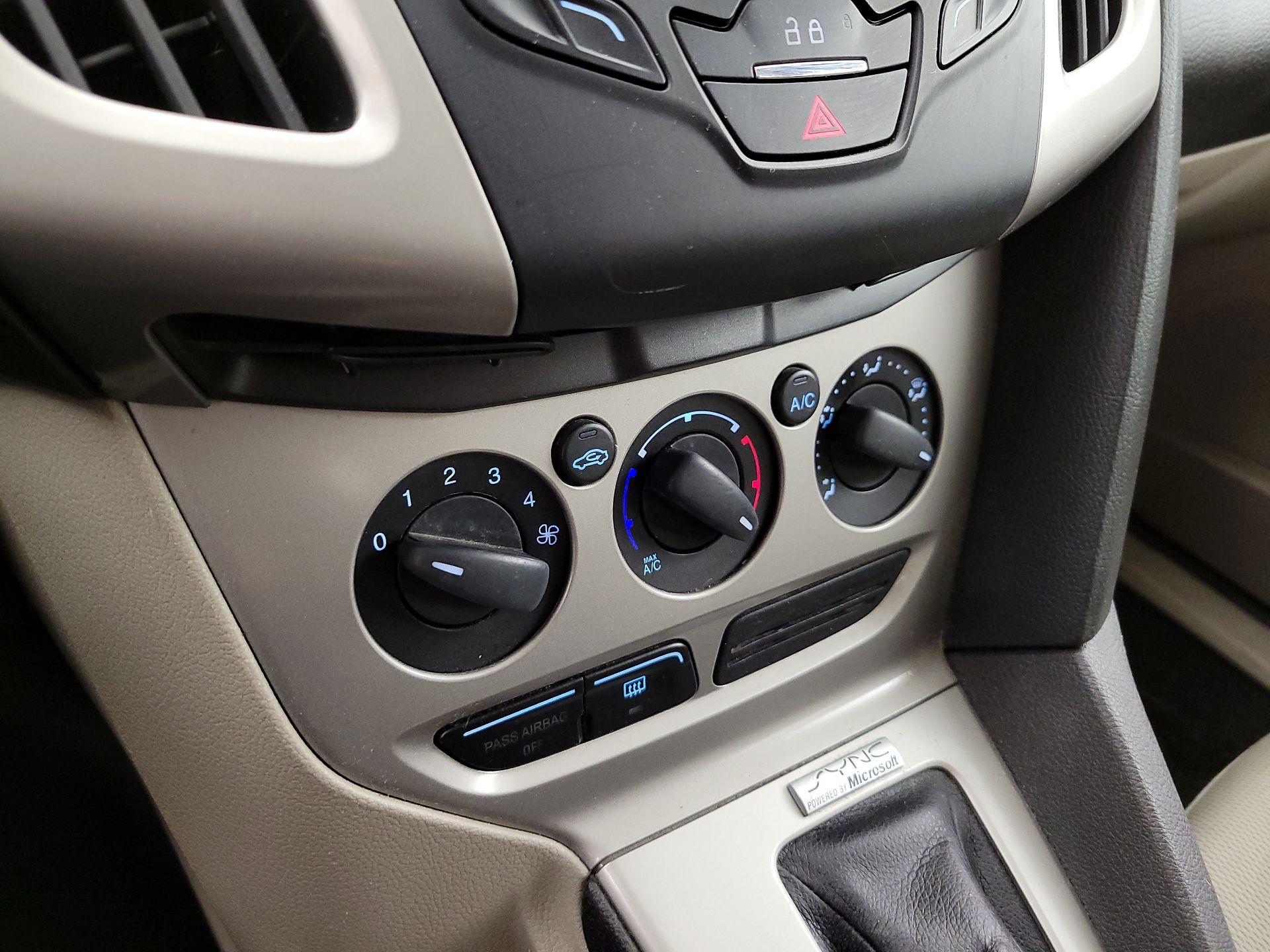 Thumbnail: 2014 Ford Focus - 15