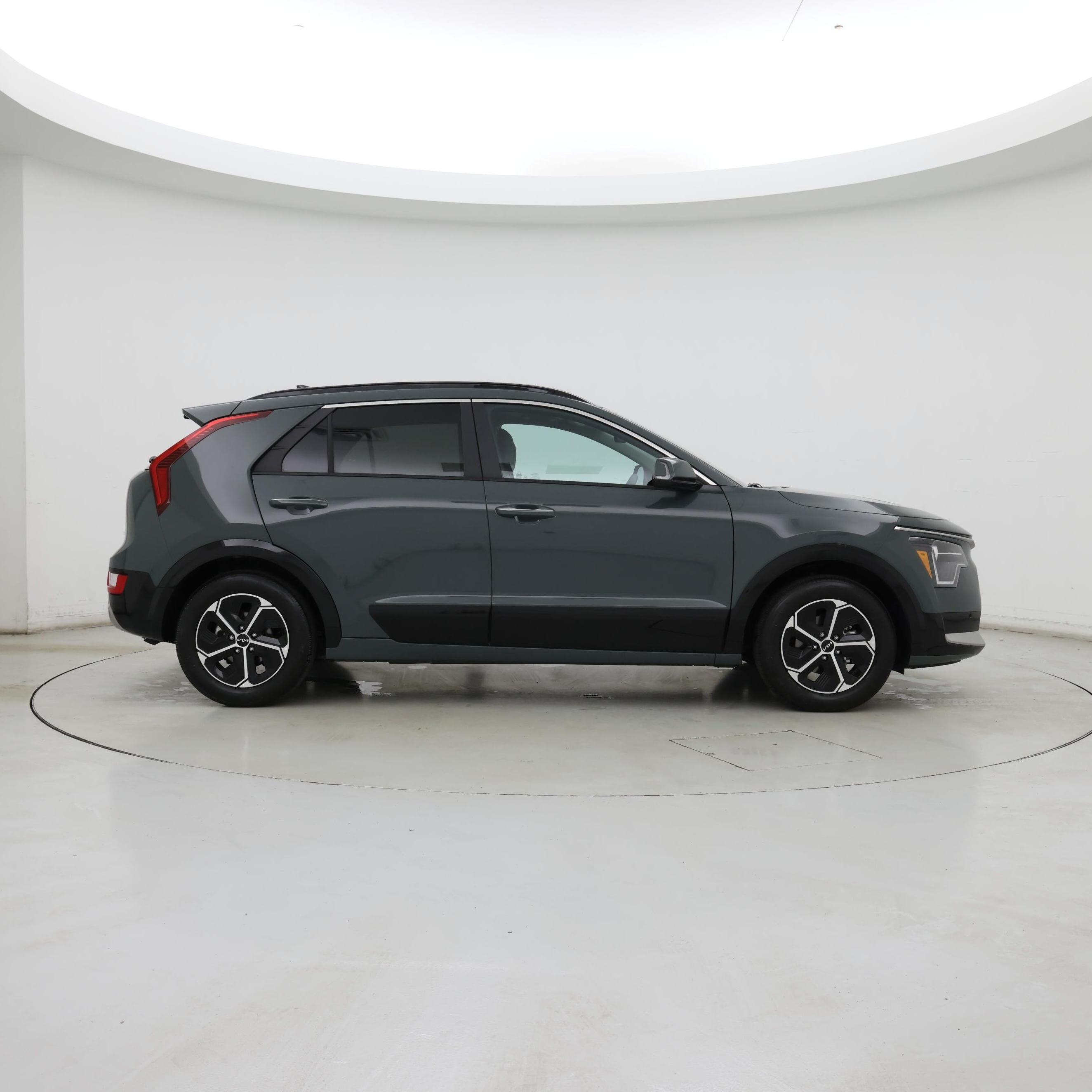 Thumbnail: 2025 Kia Niro - 7