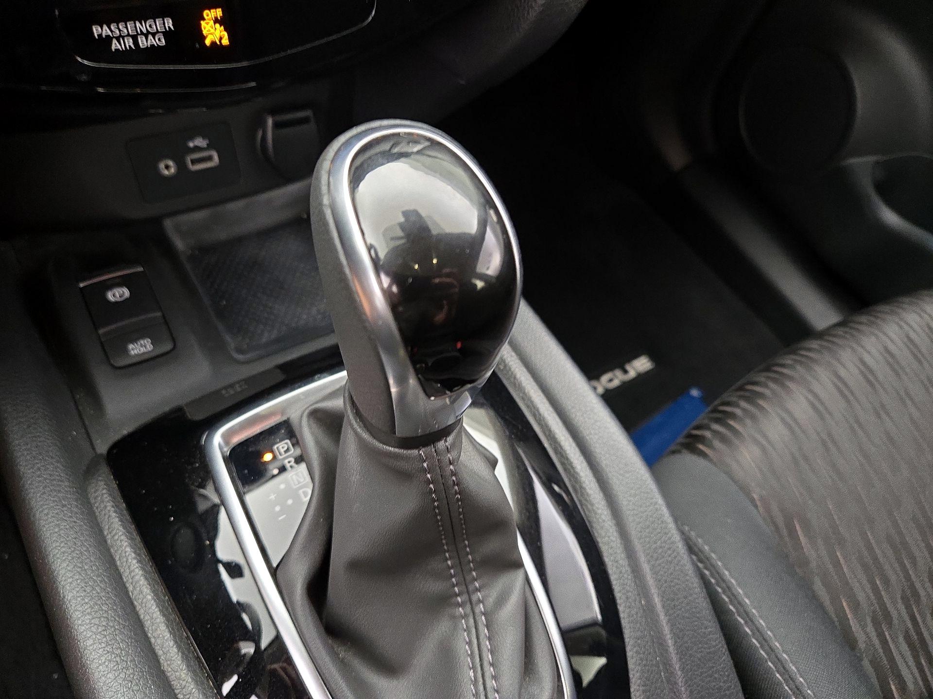 Thumbnail: 2019 Nissan Rogue - 17