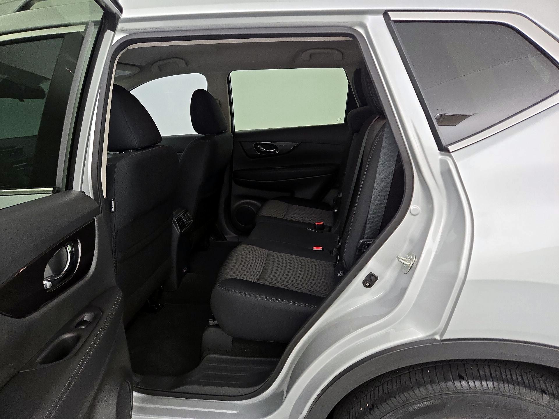 Thumbnail: 2019 Nissan Rogue - 19