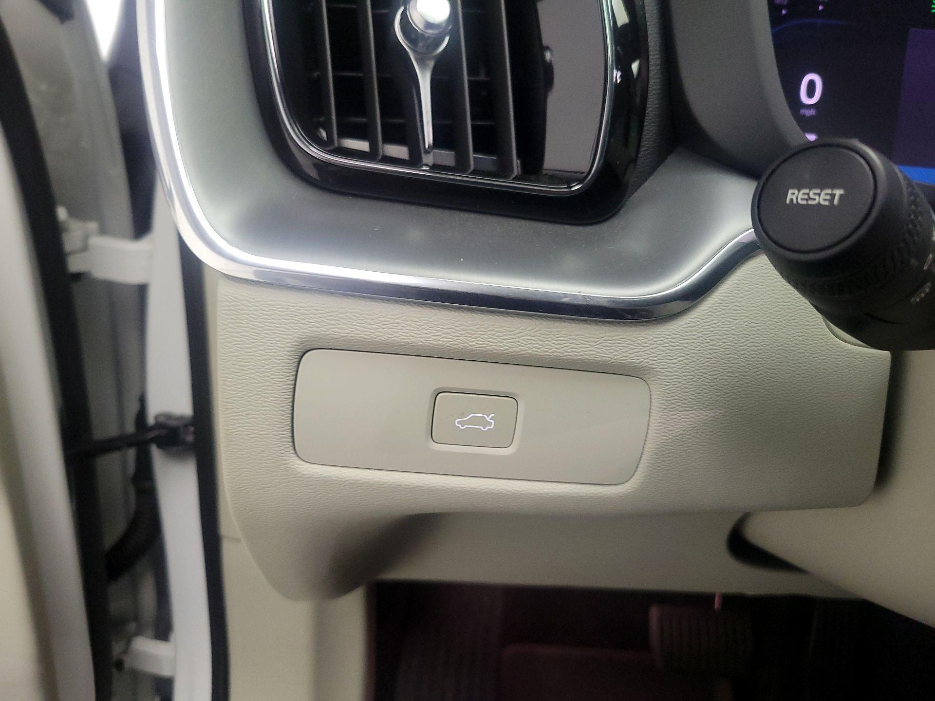 Thumbnail: 2024 Volvo XC60 - 13